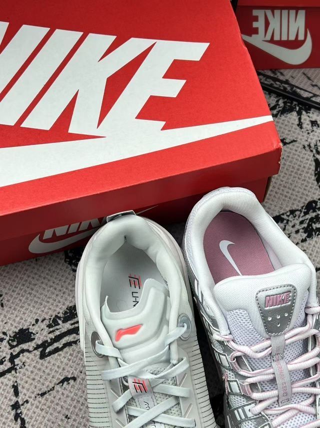 刚收到这双鞋，迫不及待试穿分享体验～

