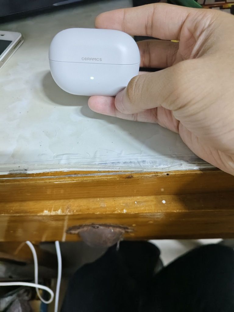 这款耳机左耳是+声音和关机的，右边是-声