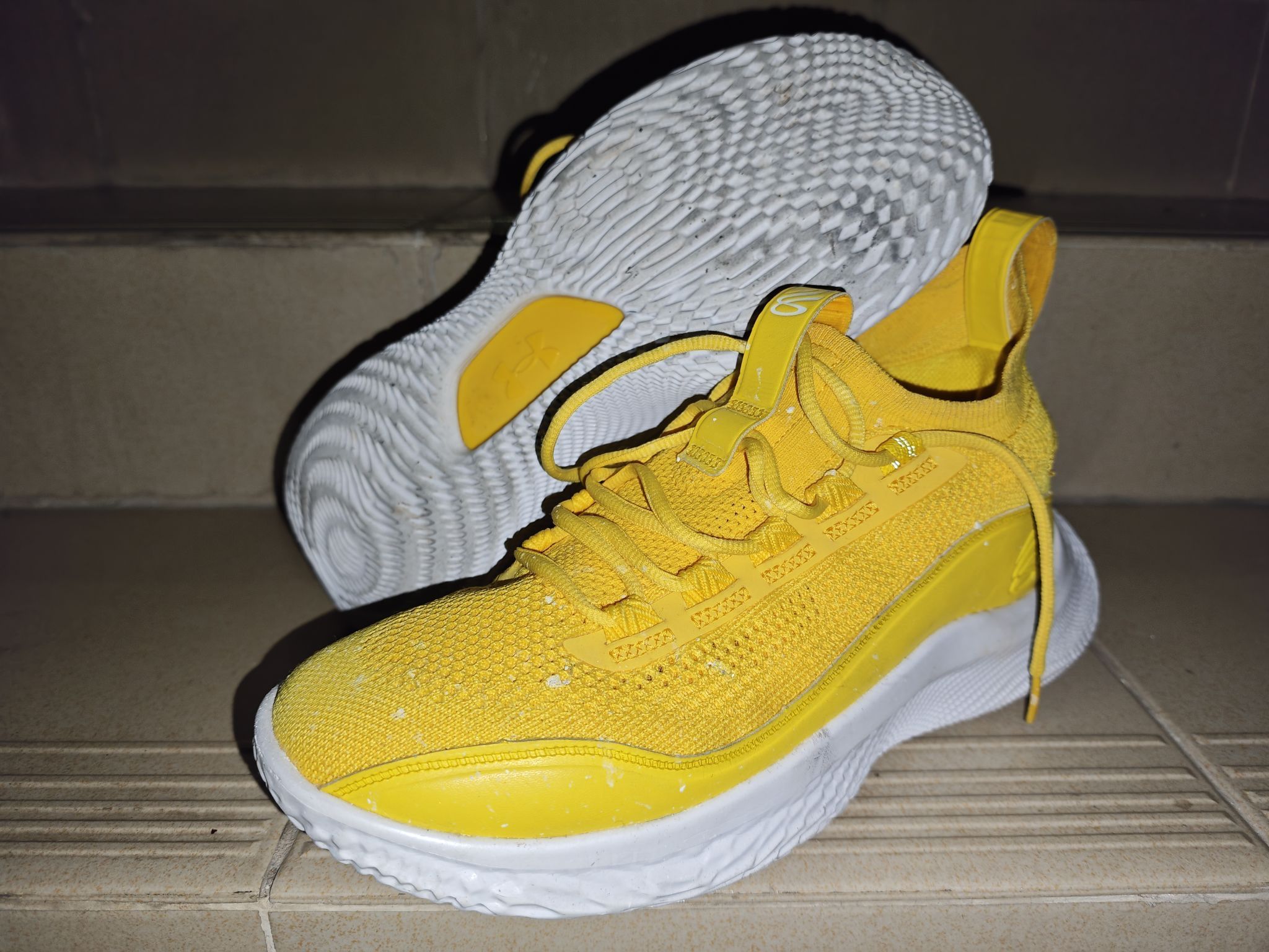 Under Armour Curry 8 "Flow Like Water" 白黄