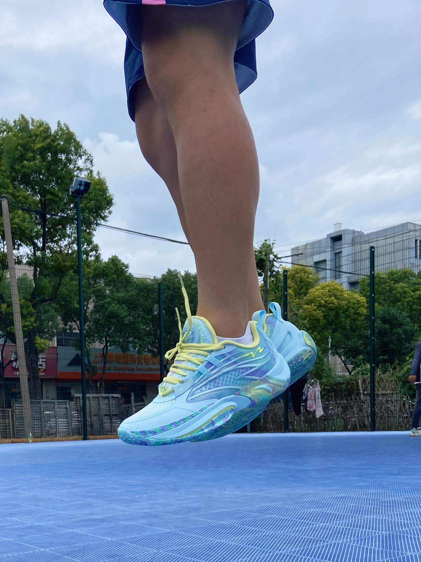 200+氮科技安踏瞬息1V2，跳投党实战测评！