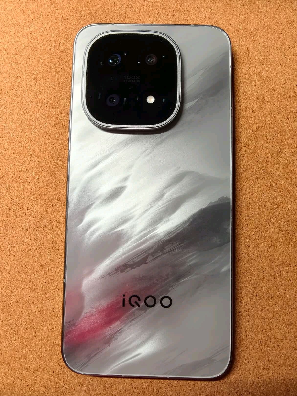 200元差价吵翻!iQOO 15双芯光追稳到炸,却被一加15续航按头摩擦?谁是真旗舰?