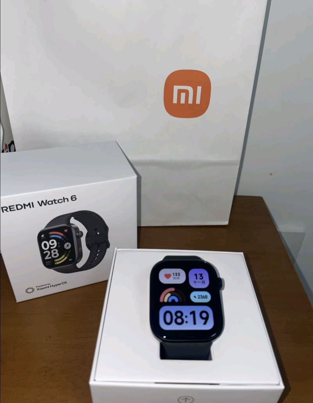 红米Watch 6：300元档位「水桶级」选手，年轻人的第一块大屏手环！