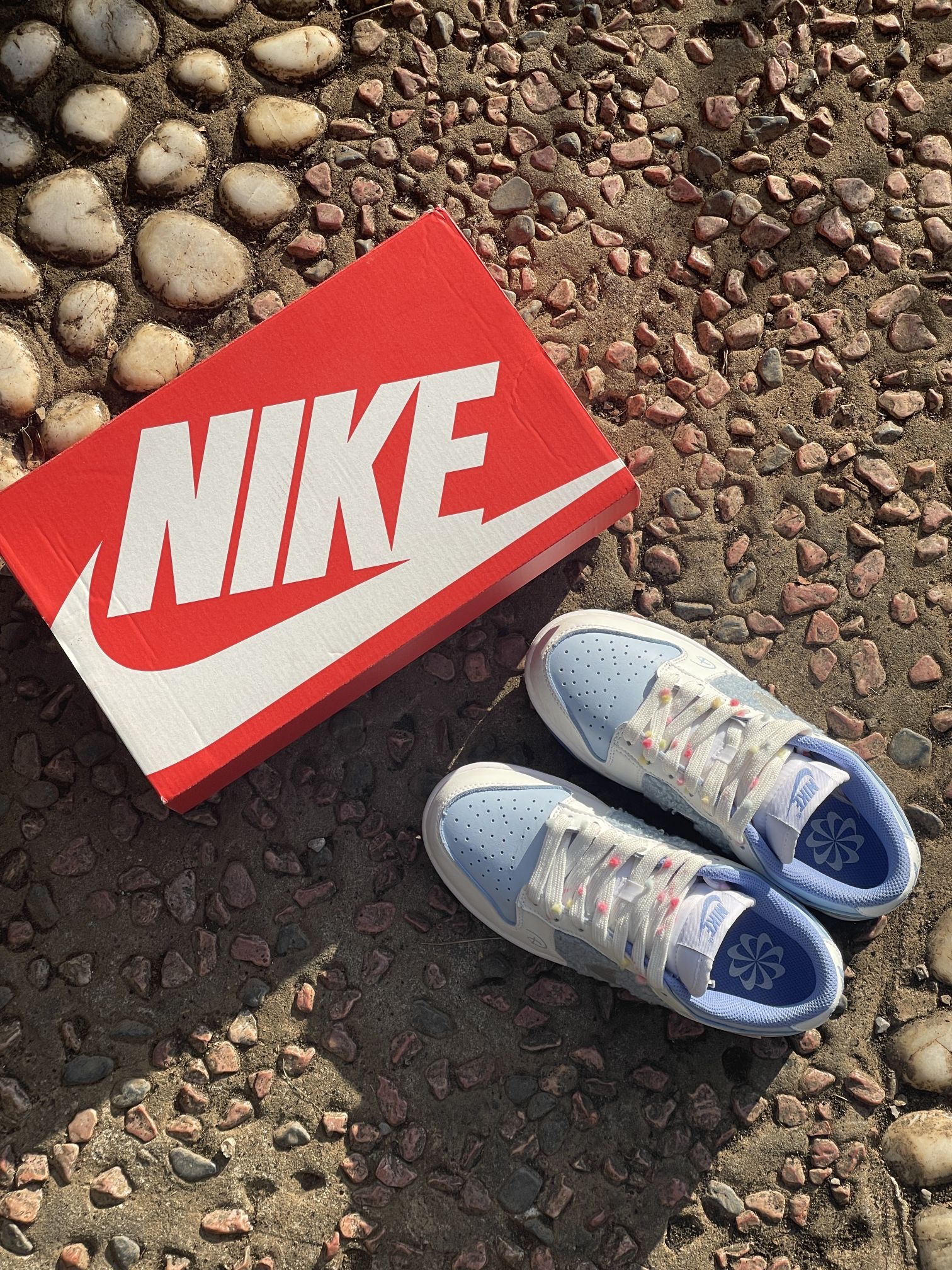 浅蓝Dunk「星际狂响」|毛绒勾+彩点鞋带,甜妹专属治愈系板鞋