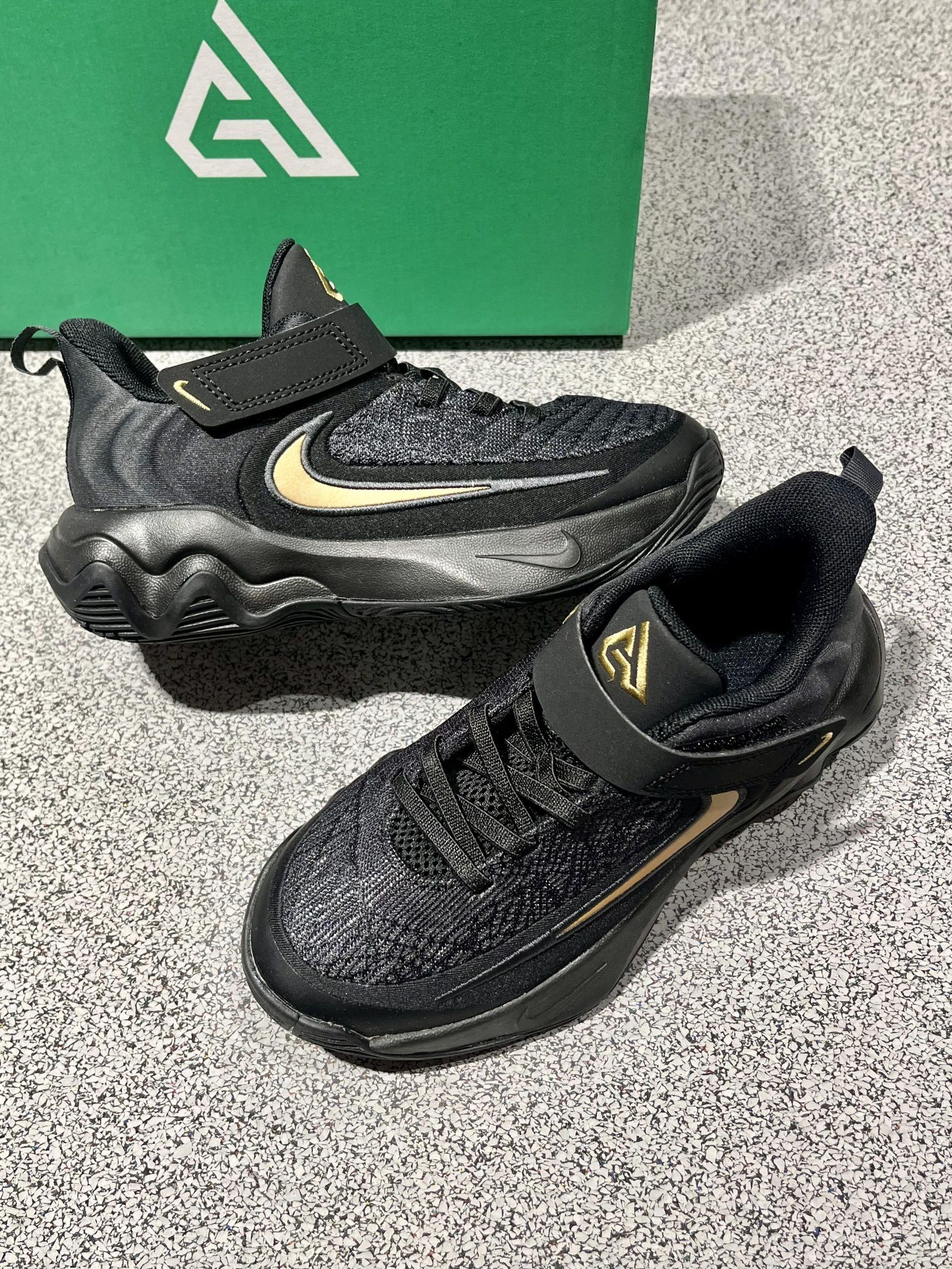 Nike 黑金风尚|校园穿搭的质感搭档