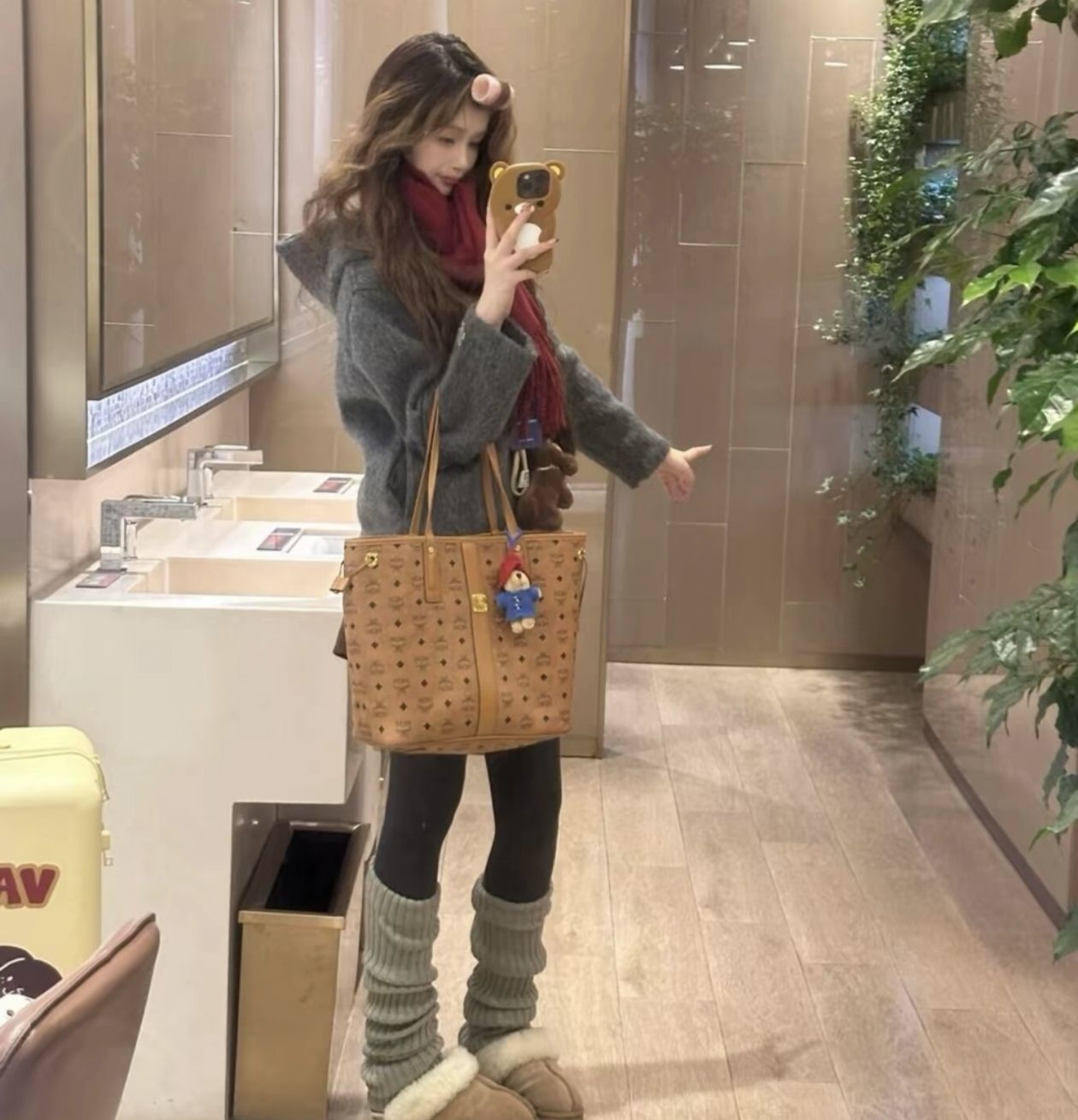 【谁背谁显贵！这只托特包美疯了】
MCM