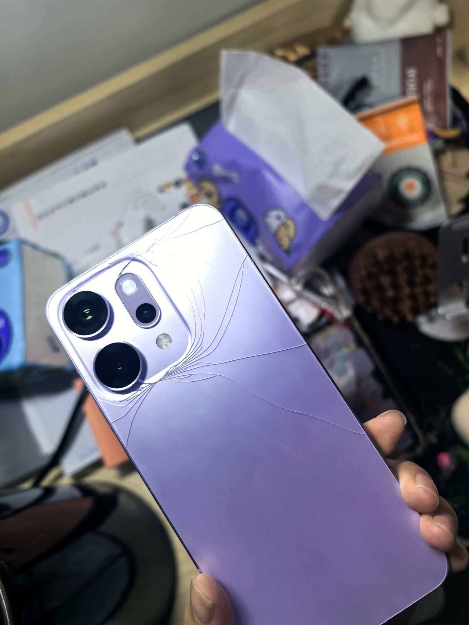 哈哈哈,五个月的手机摔的挺惨的