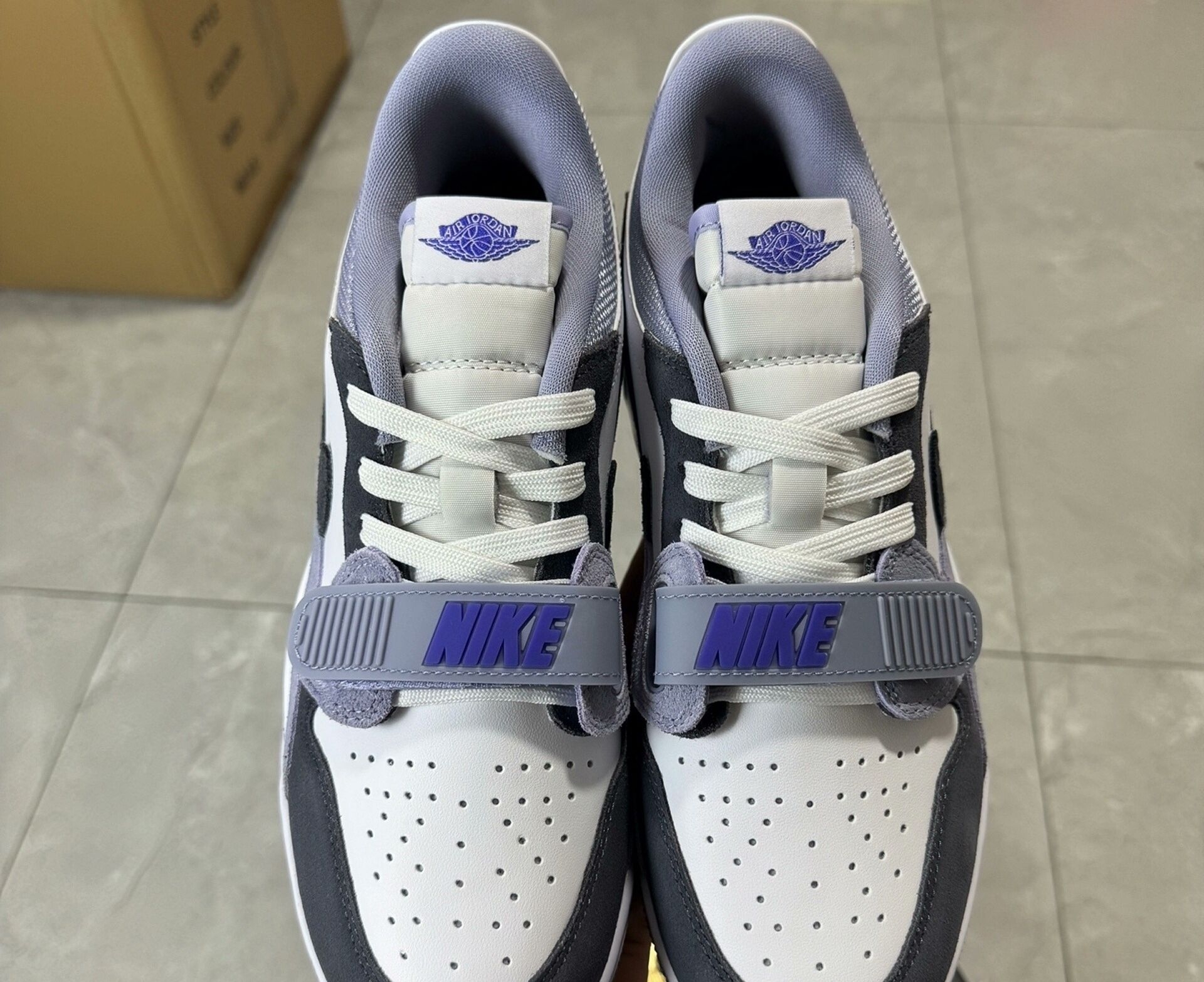 超百搭的复古潮鞋:Jordan Legacy 312 LOW 白黑紫