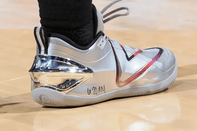 今日NBA球星上脚(12.9)