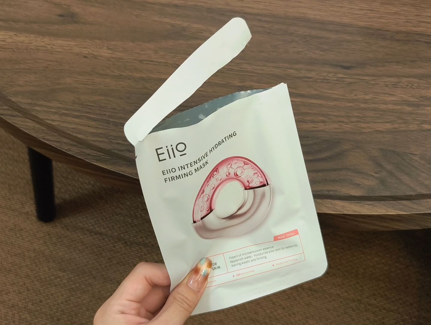 诡秘说我富婆哦~一天用一张面膜~