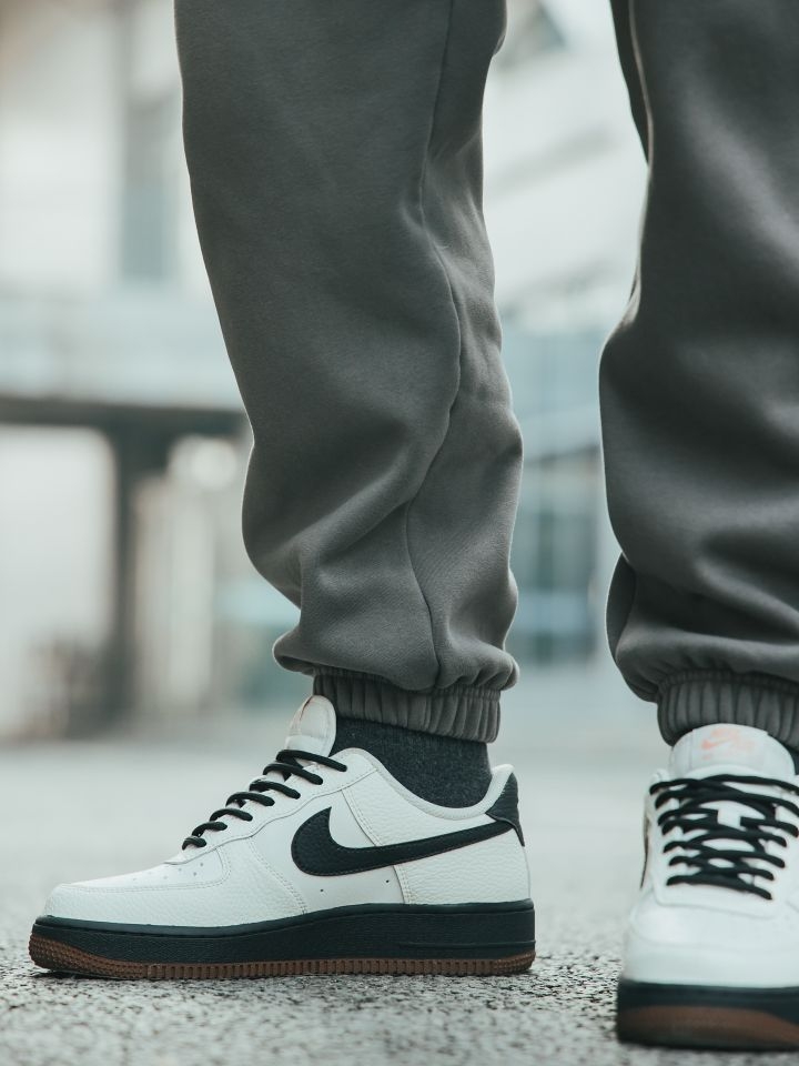 黑底白身的AF1真是容易搭出潮流范儿呢🤓