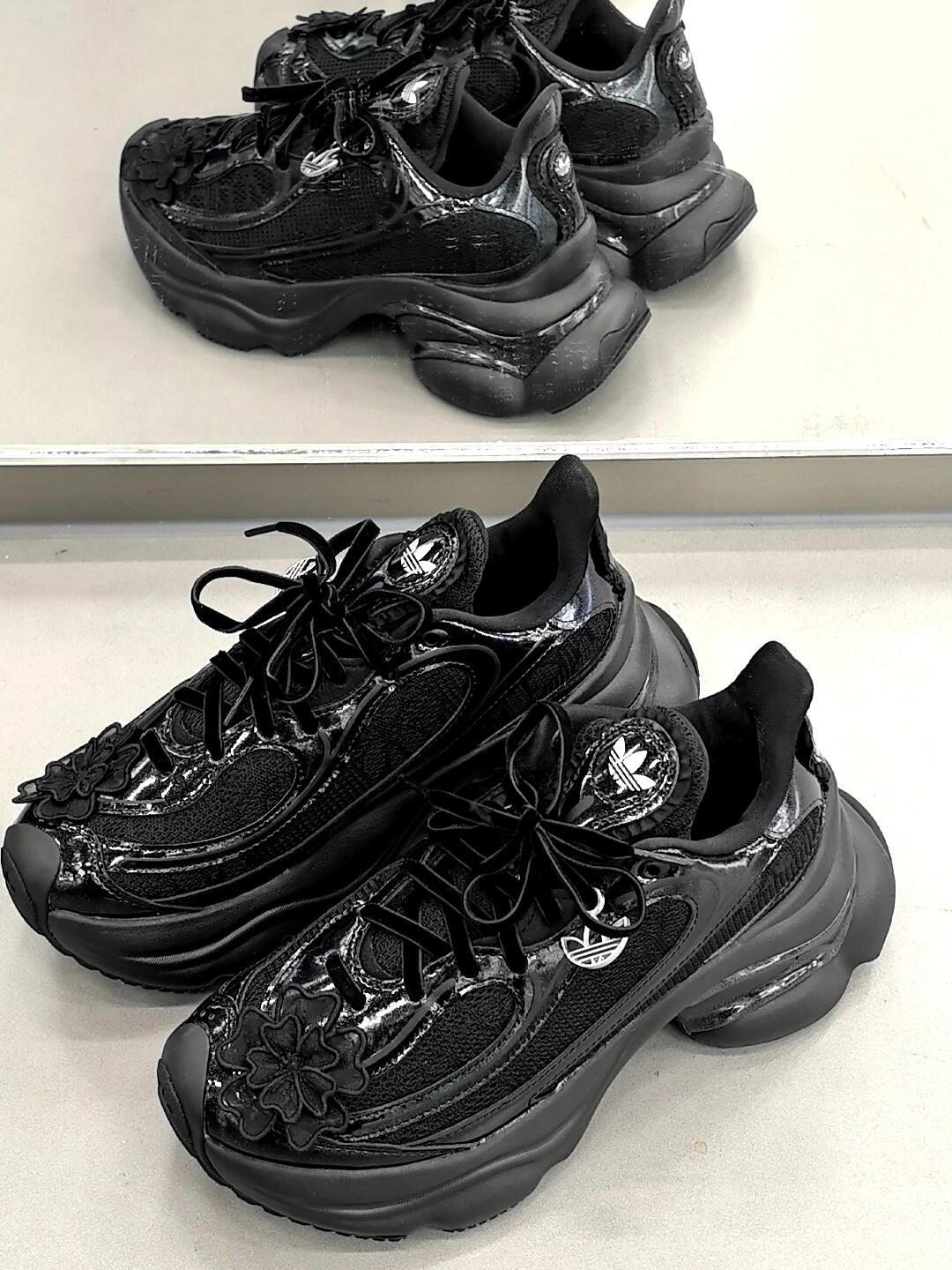 被问爆的adidas Ozvenuz，全黑系的高级感谁懂🖤
