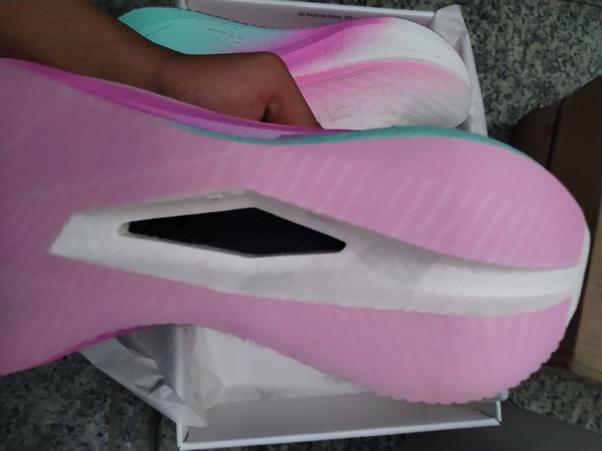 特步260x2.0跑鞋体验感很棒，包裹性