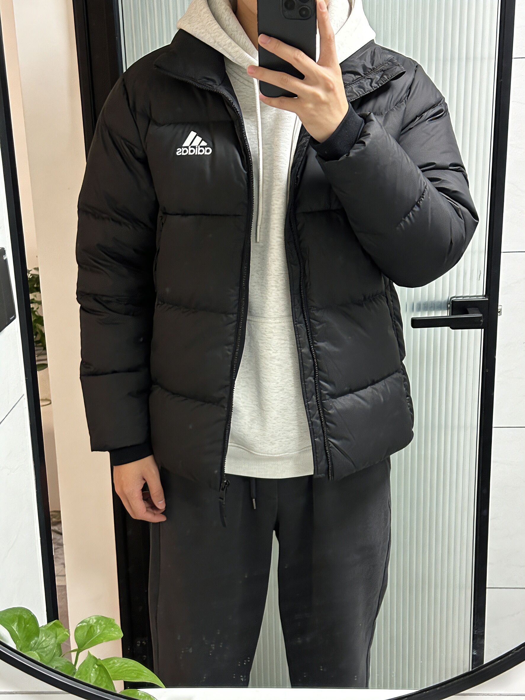 「实测！阿迪羽绒服冬季穿超暖和」