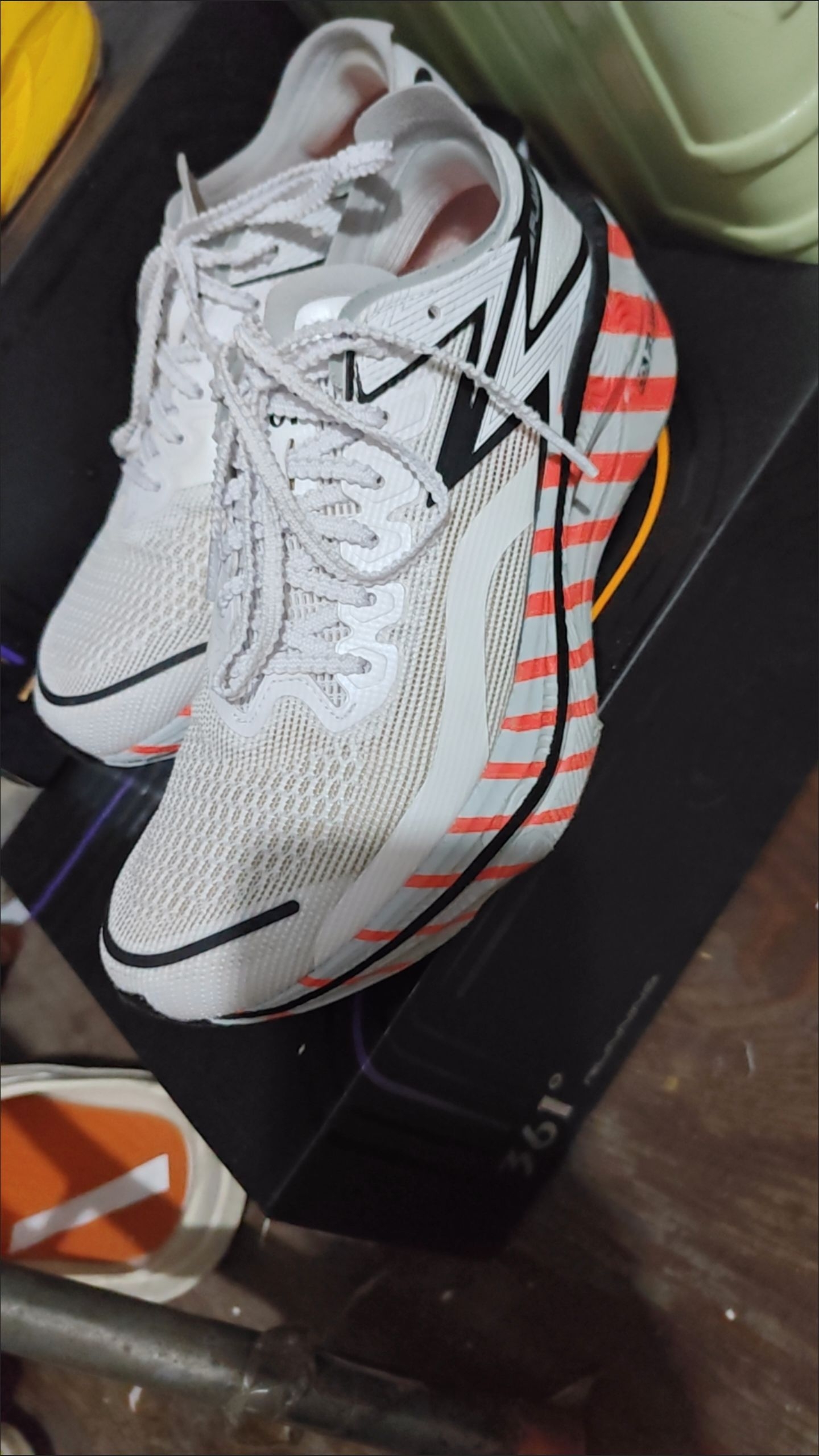 这款配色看了非常久了，非常的好看，鞋底非