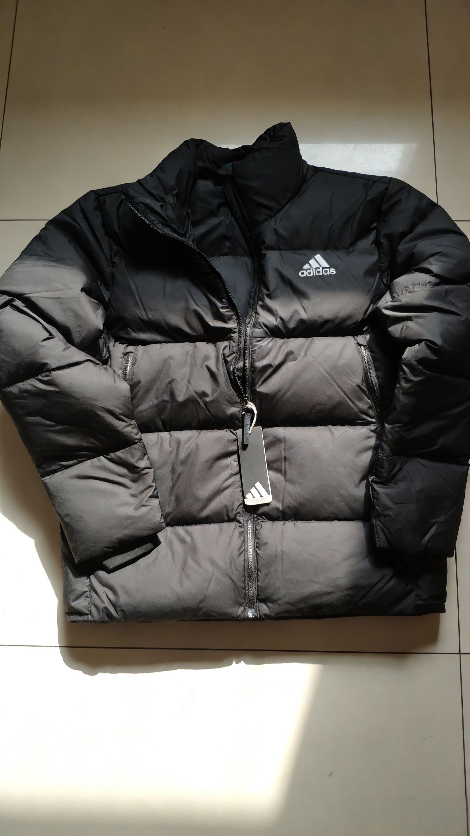 吹爆！这件阿迪面包羽绒服也太实用太好看了！