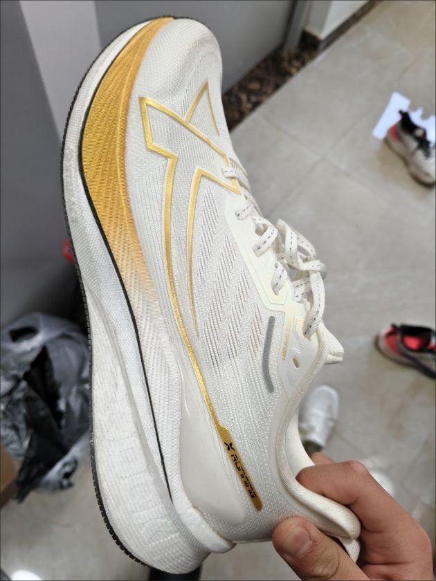 【圣诞礼物】特步 两千公里三代 跑鞋 全掌ACE中底减震回弹马拉松竞速防滑支撑 男款/金榜题名