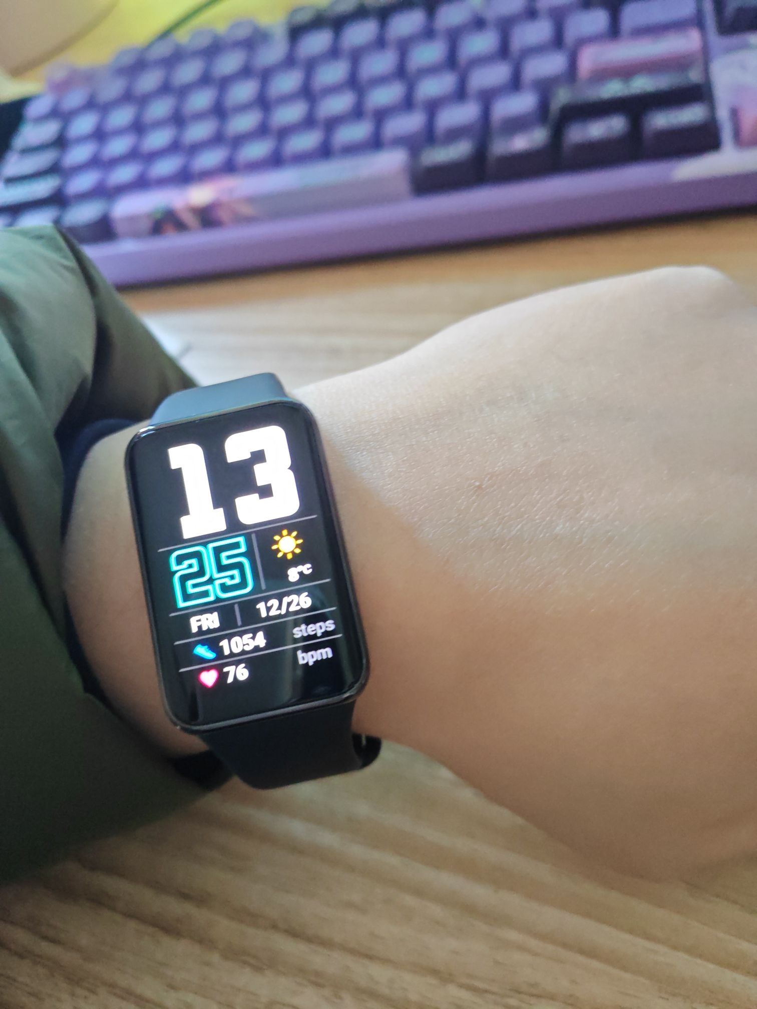 很不错，心率，睡眠质量，运动检测都很准确