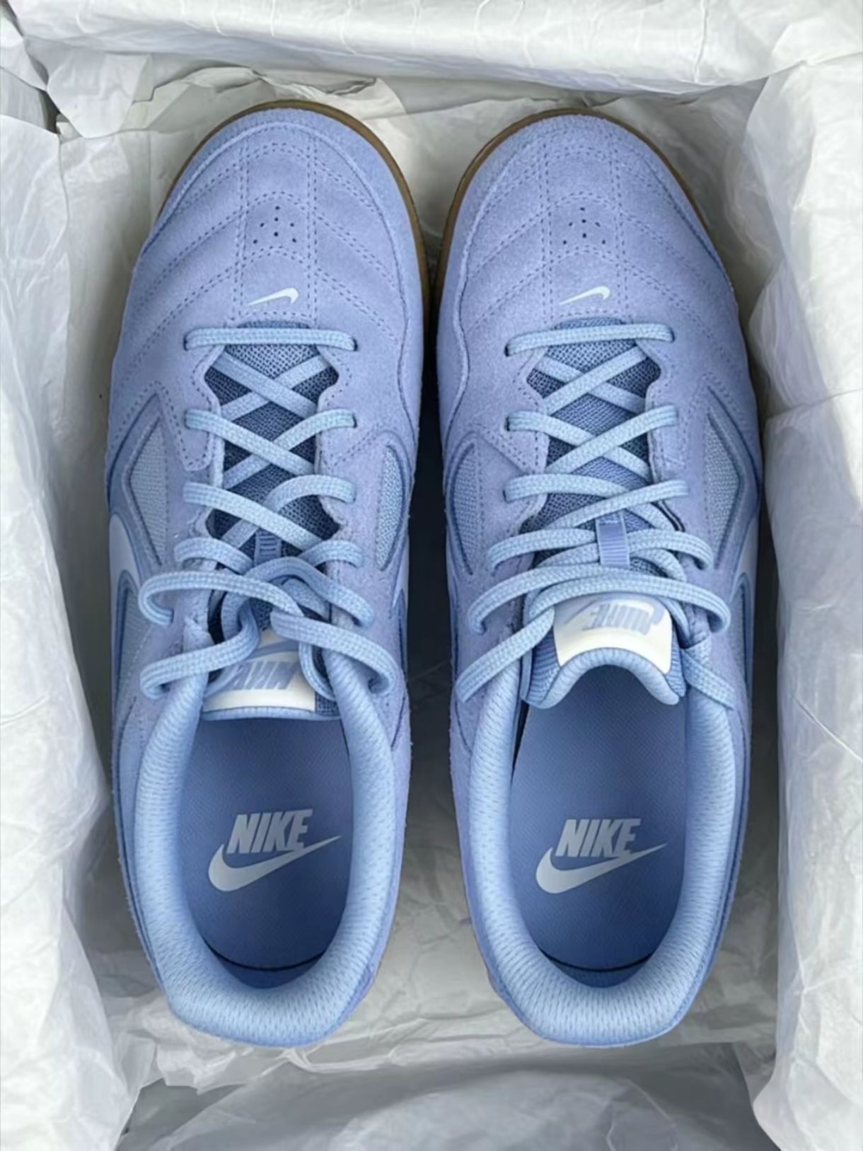 💜 温柔暴击！这双「浅蓝色」Nike是秋冬搭配救星吗？✨ 两周实穿测评来啦！ 