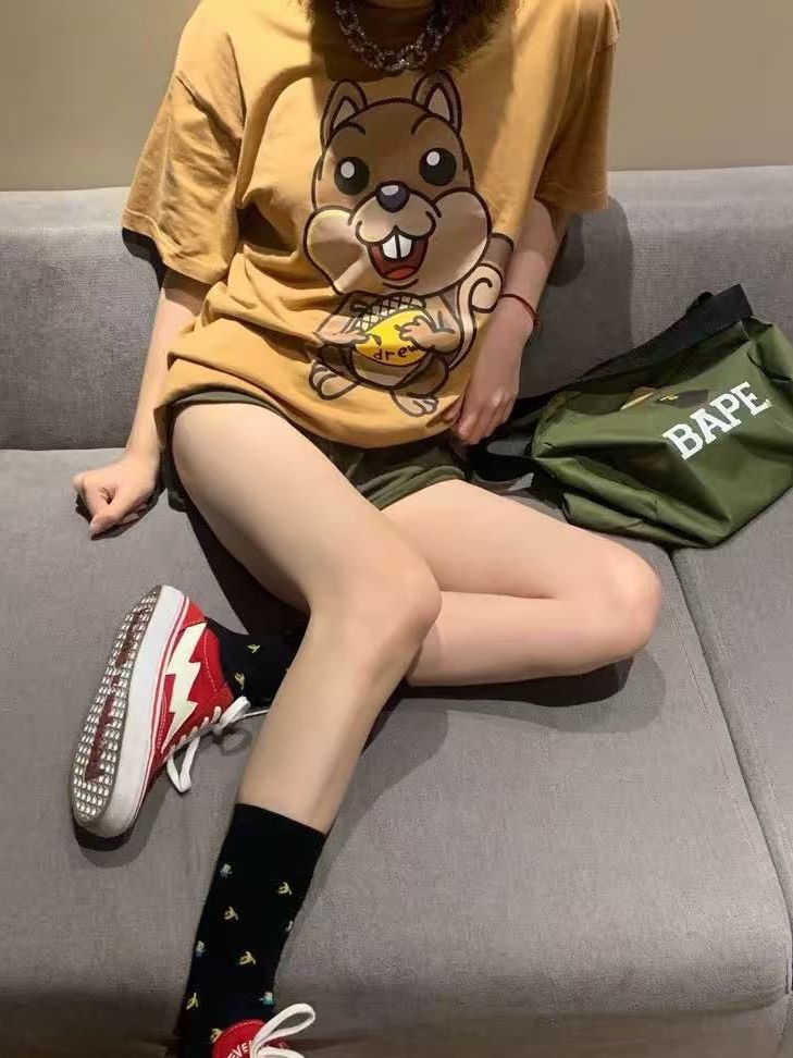 “换了一个干练的小包，把自拍杆、充电宝、