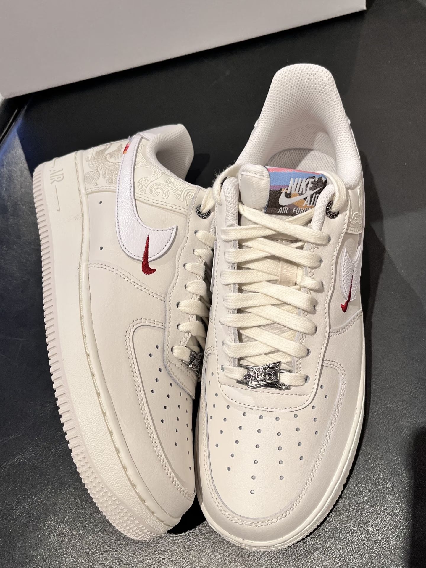 挖到宝的Nike Air Force 1马年限定,刺绣工艺超精致,百搭又有特色~