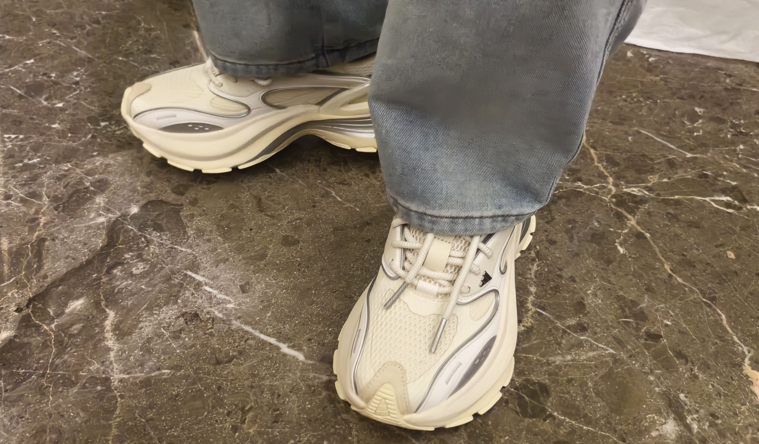 adidas FOS系列XLG 2025新款 亮白色