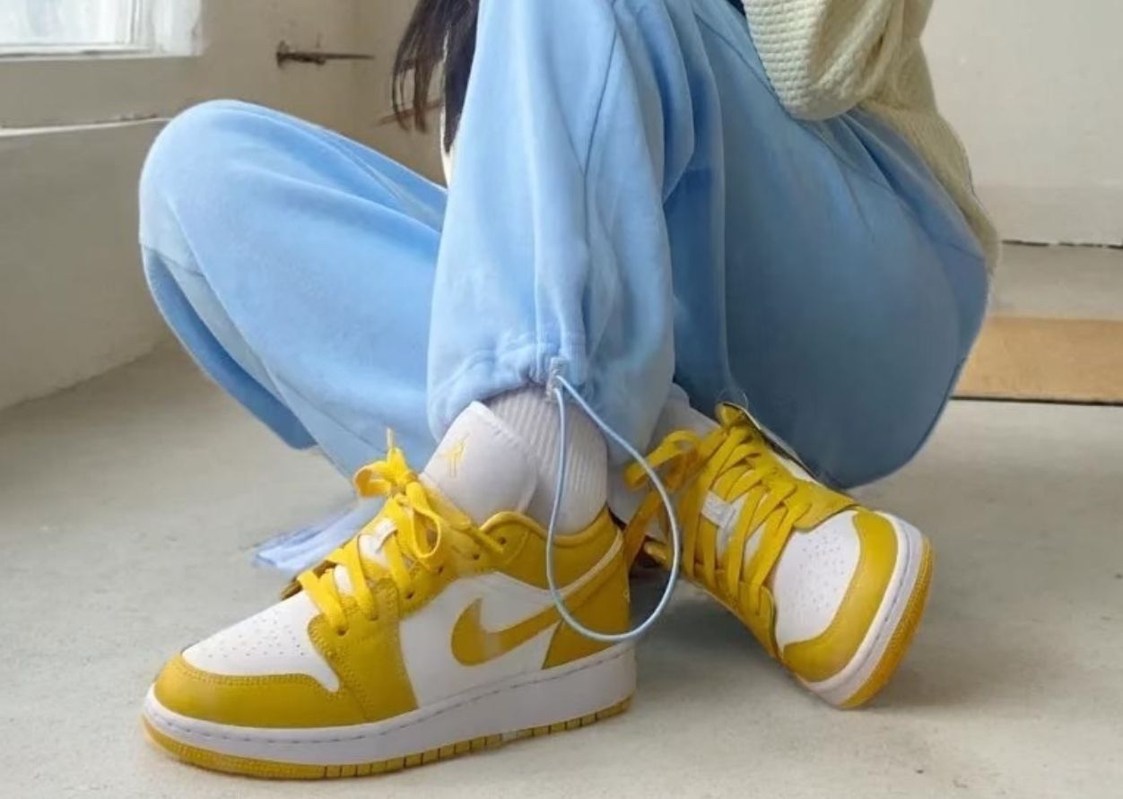 夏日清爽感拉满!AJ1 Low芥末黄实测|白黄撞色+荔枝皮Swoosh质感穿搭