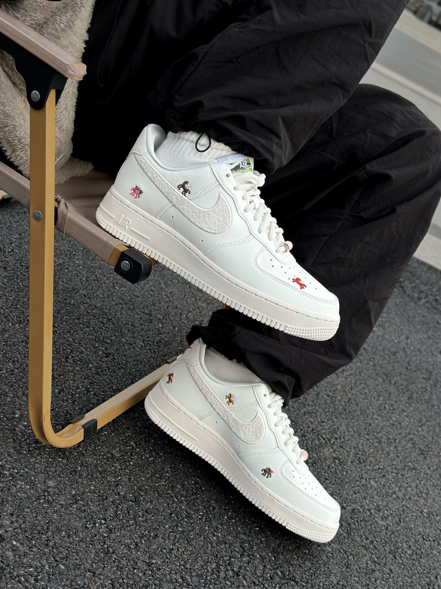 温润的鞋身➕精致的小马➕舒适的脚感!这双马年限定真不错睐!