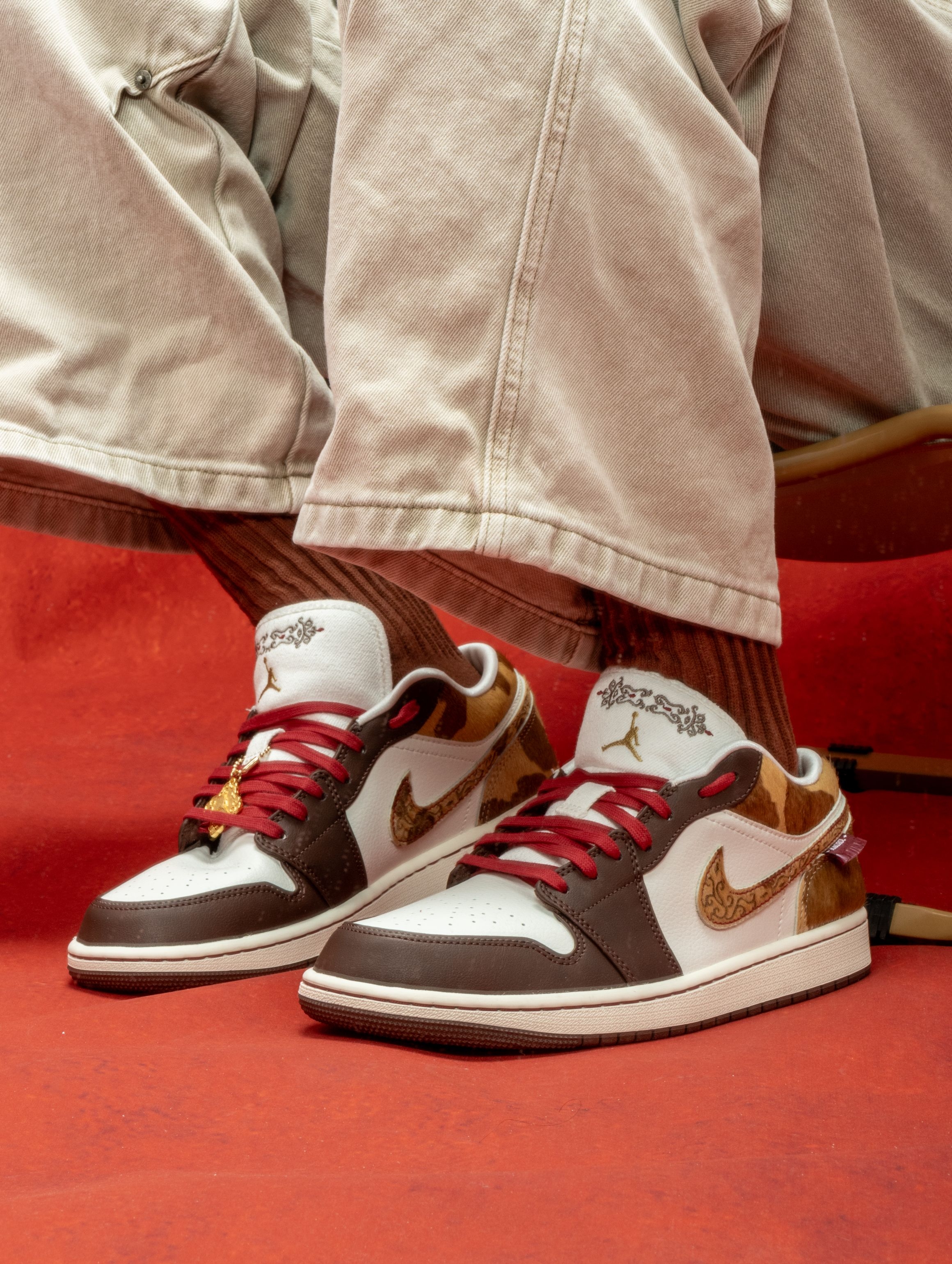 我的「贺岁战靴」已上线!Jordan 1 Low 马年限定