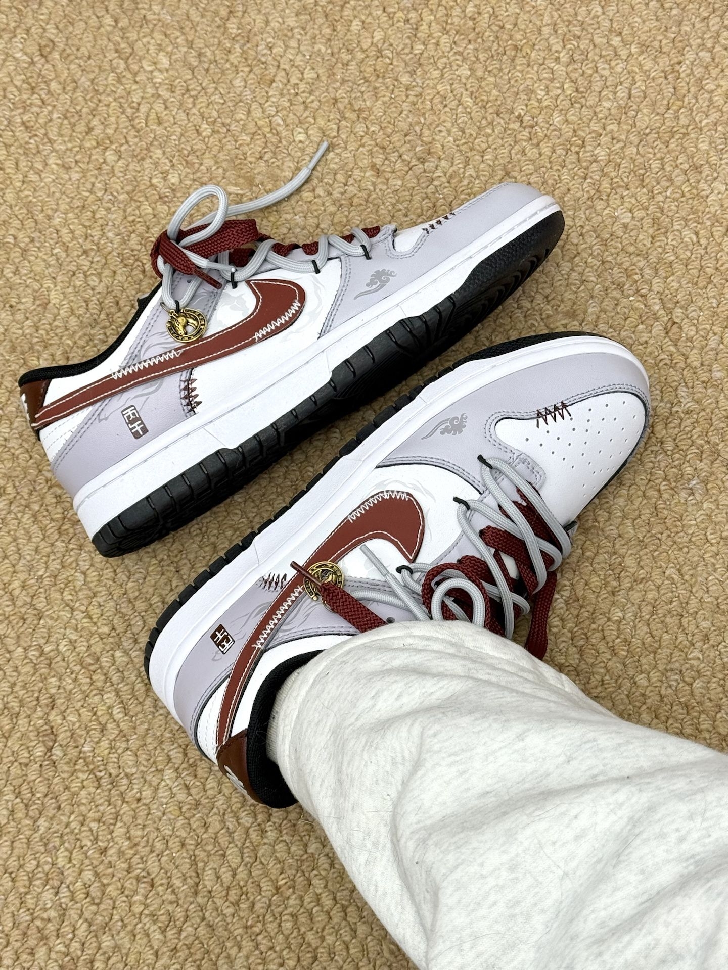 Nike马年限定🧣➕帕恰狗玩偶充电宝🟰新年这样穿啦