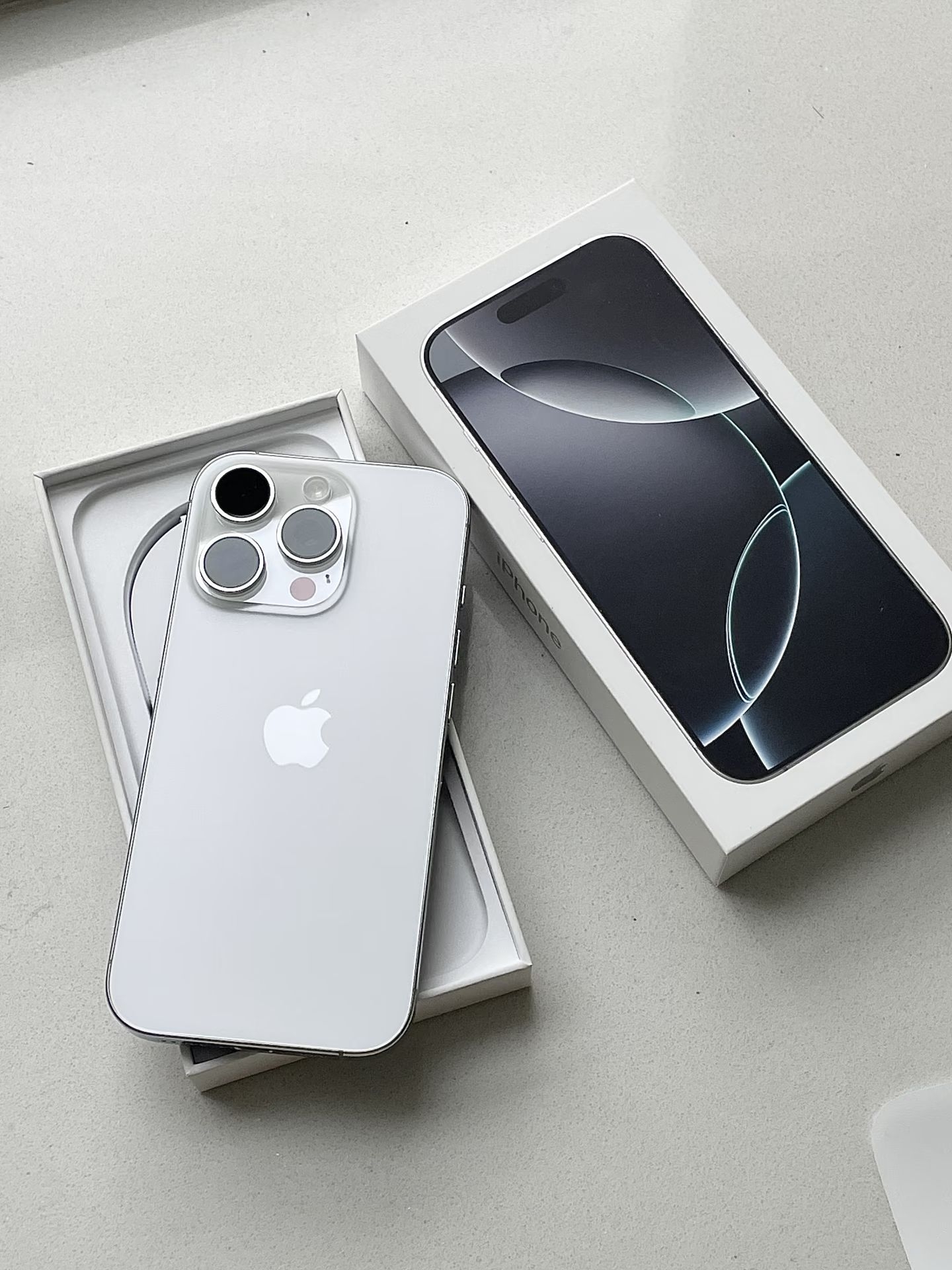 预算党也能啃旗舰！这台二手iPhone16 Pro香到跺脚