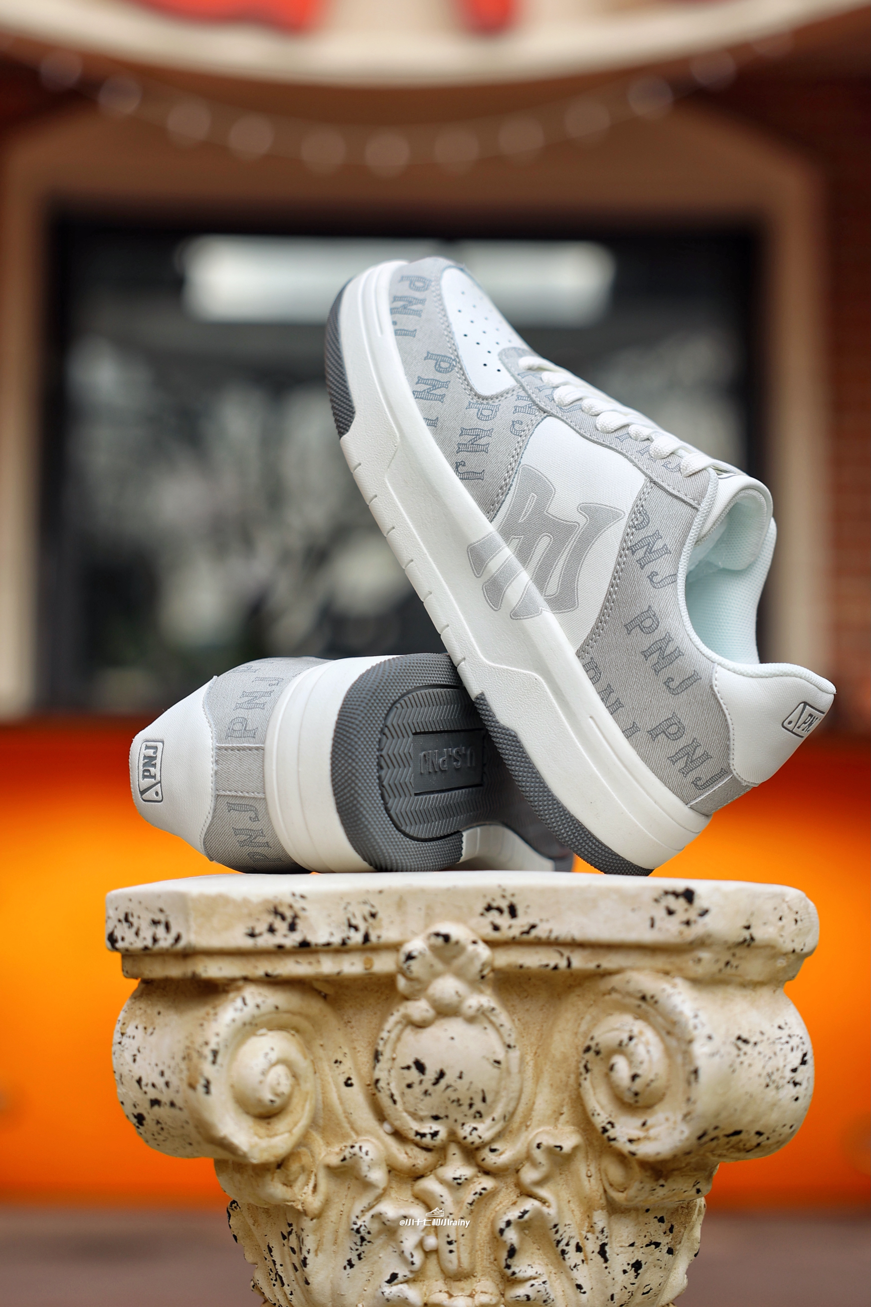 告别平庸!这双复古校园美式厚底板鞋,让你秒变校园时尚焦点