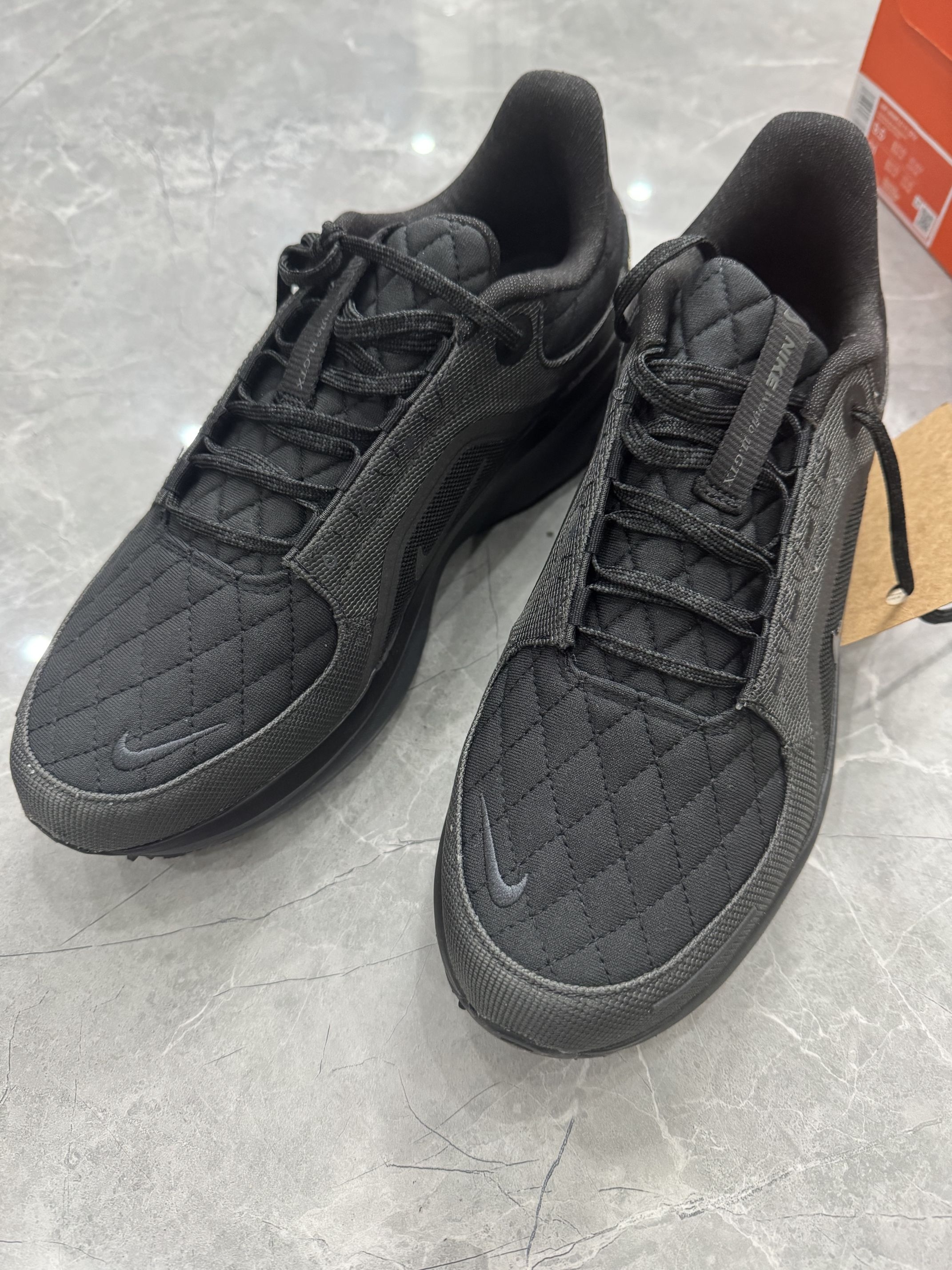 NikeWinflo11跑鞋，值得信赖
识货平台，值得信赖