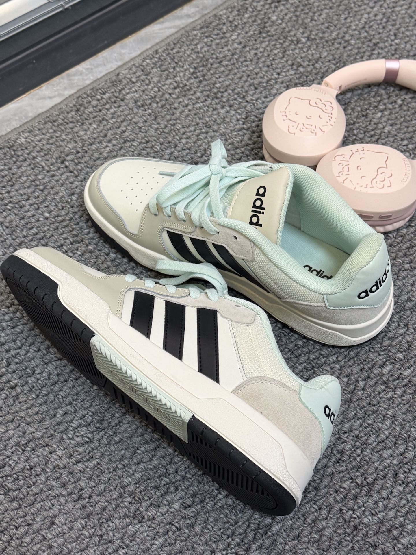 阿迪青草绿➕三丽欧Kitty耳机🎧🟰窝要趣约会咯