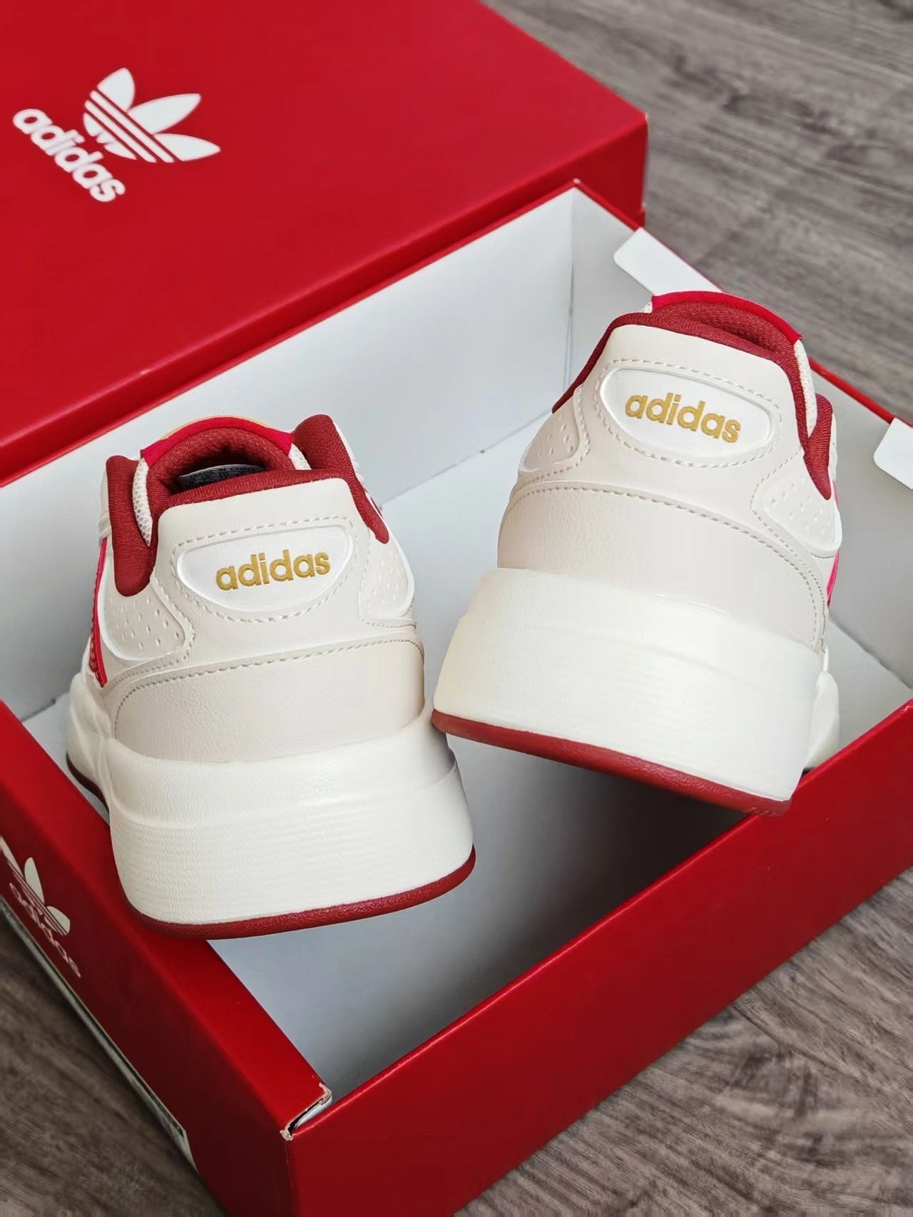 新年开运红🧨 adidas拿捏新年氛围感！
