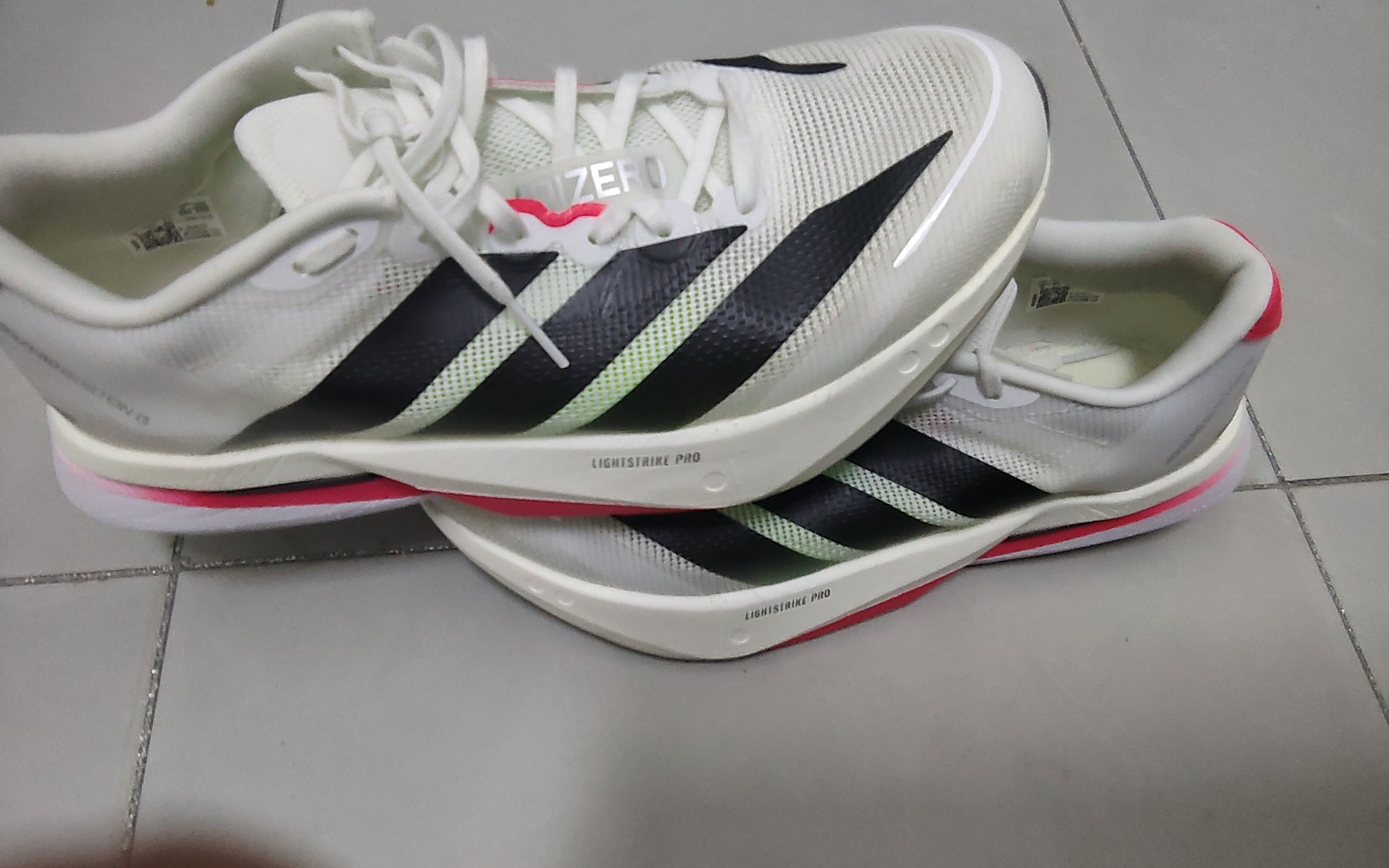 这双鞋六张多买的，穿了一周，还不错。日常通勤的话没问题，真心建议大家买