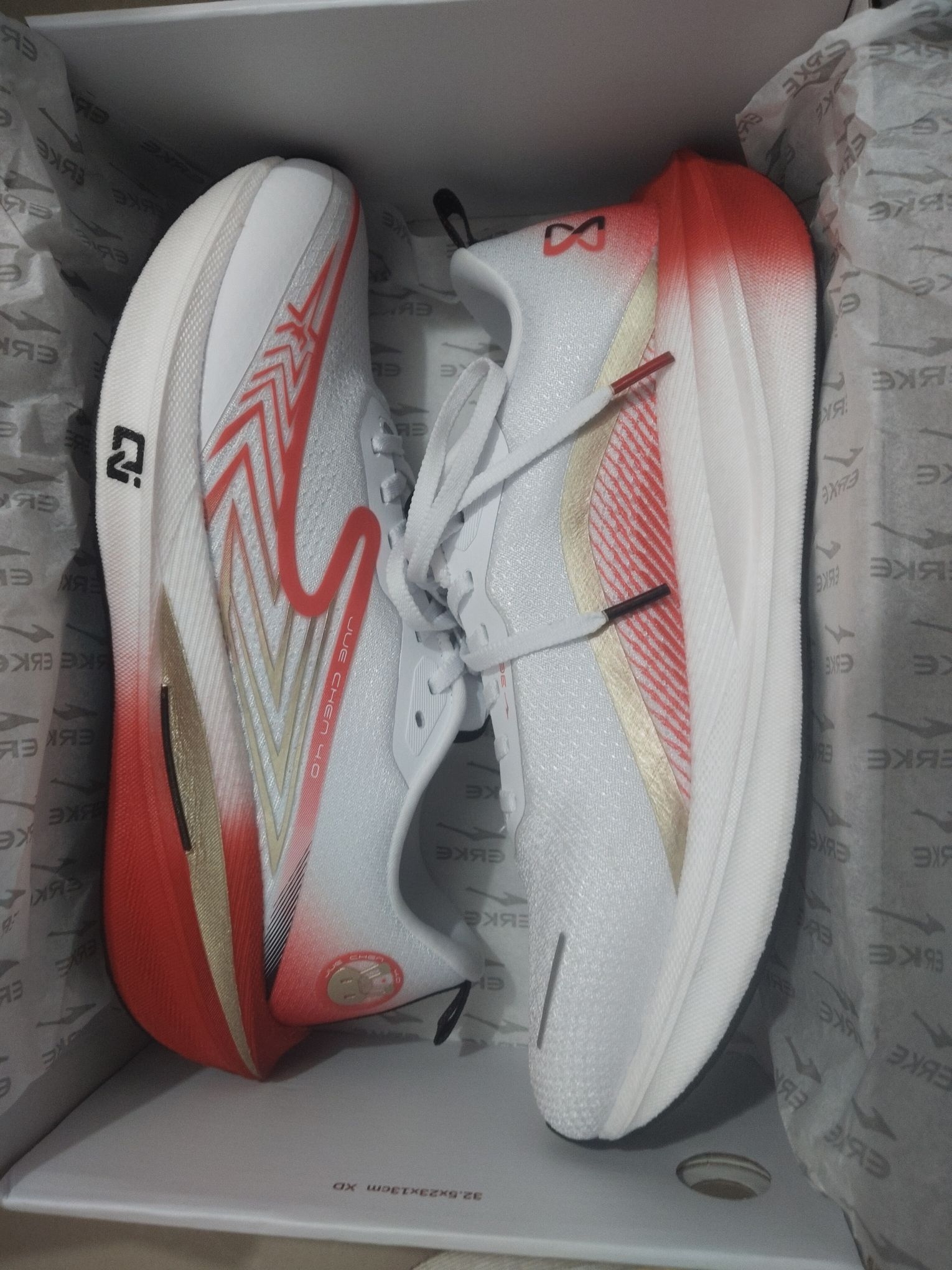 这双鞋非常好穿，颜色非常好看孩子也特别的