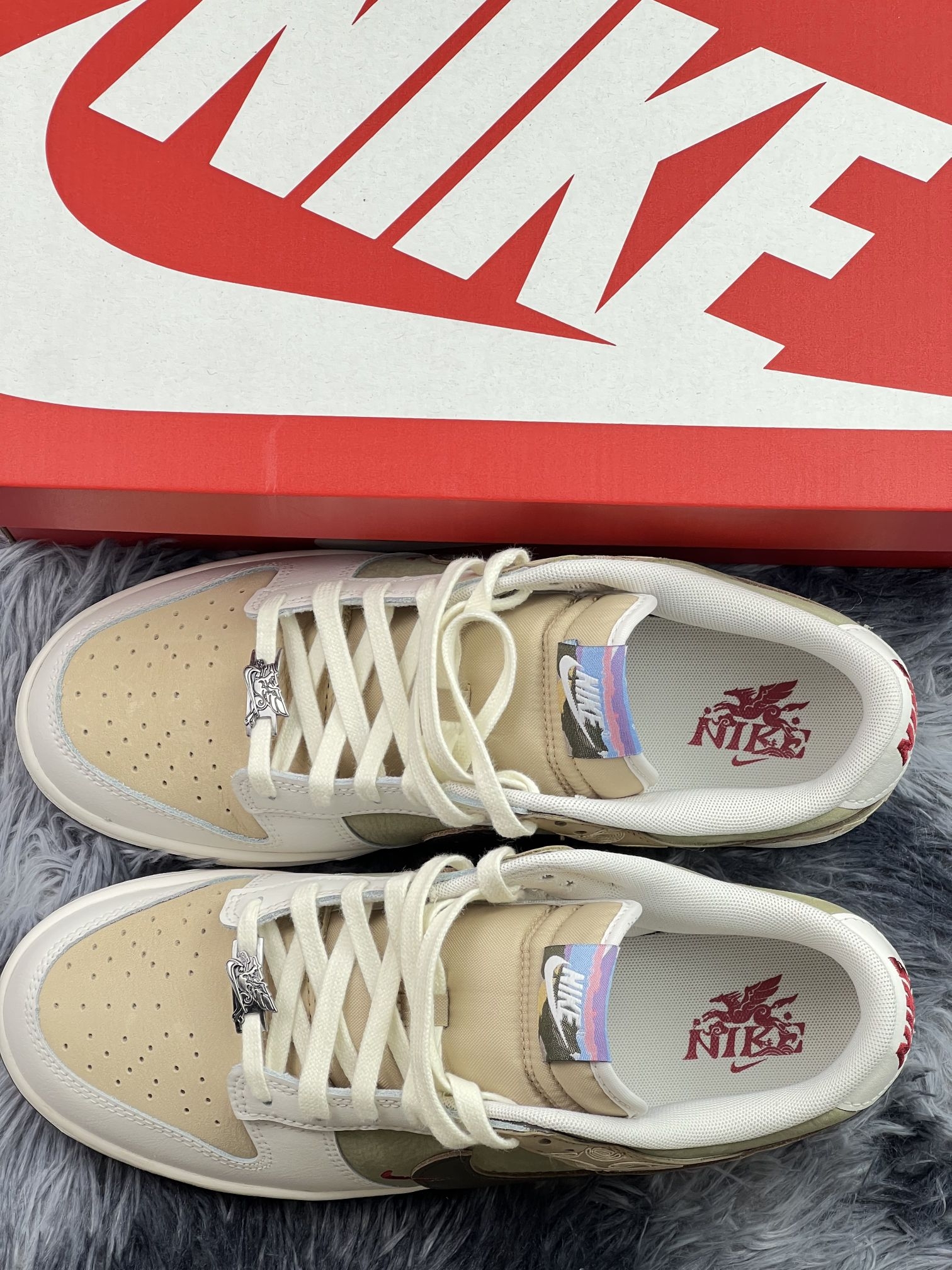 🎨 Nike Dunk Low 蛇年限定