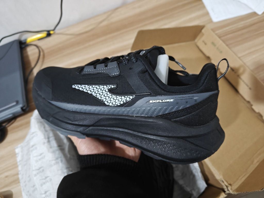 肆野-一双小众高颜值的运动休闲鞋,学生党日常通勤的不二选择