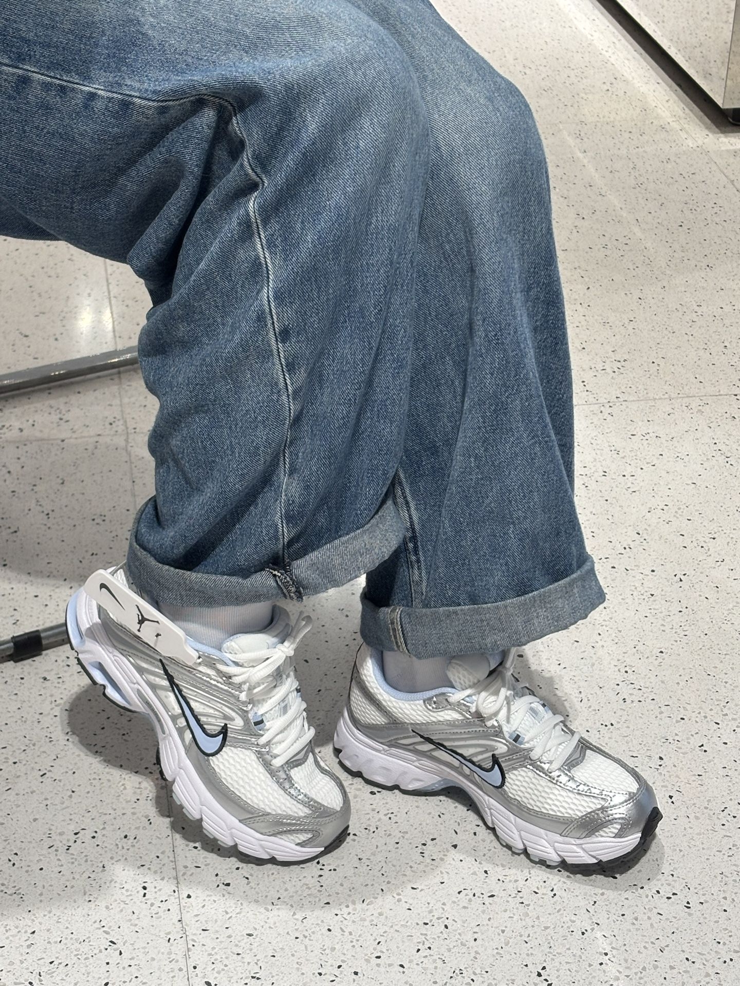 NIKE这双银蓝AIR MAX MOTO 2K真的绝了！