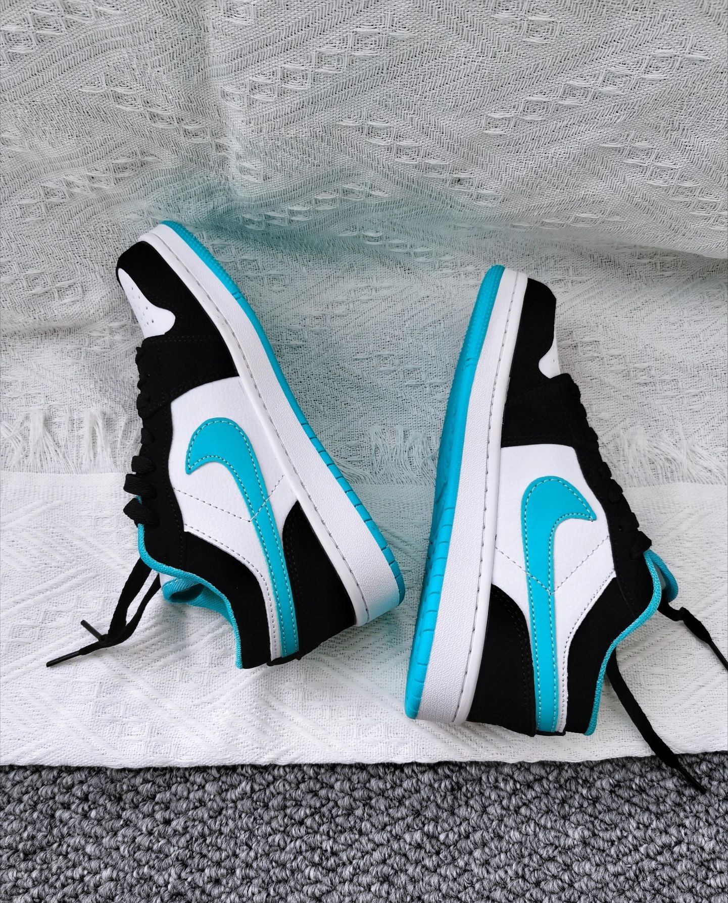 Jordan Air Jordan 1 郭艾伦 舒适轻量 低帮 复古篮球鞋 男女同款 蒂芙尼蓝