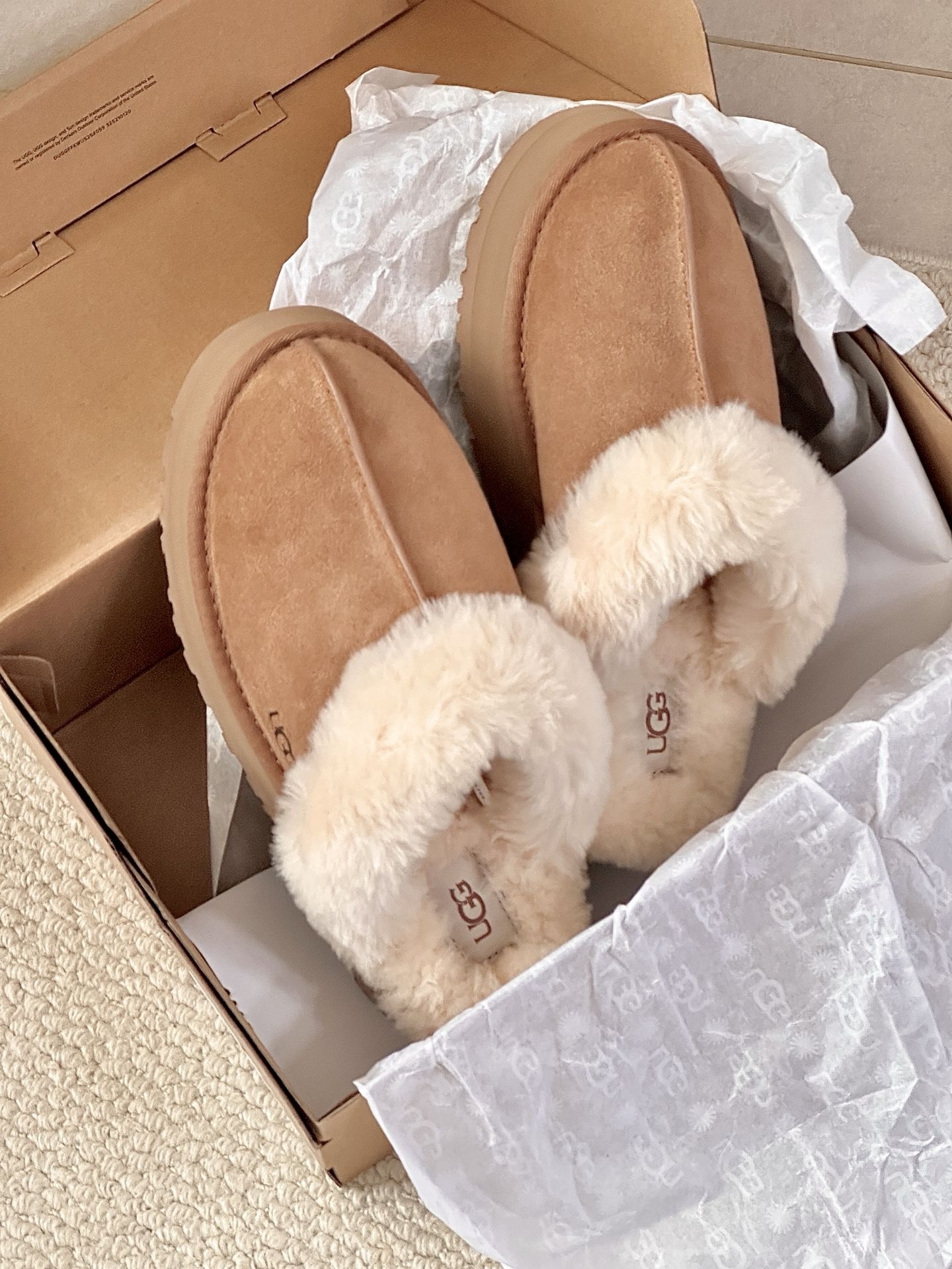 还得是ugg，半拖毛毛鞋在家太好穿了！