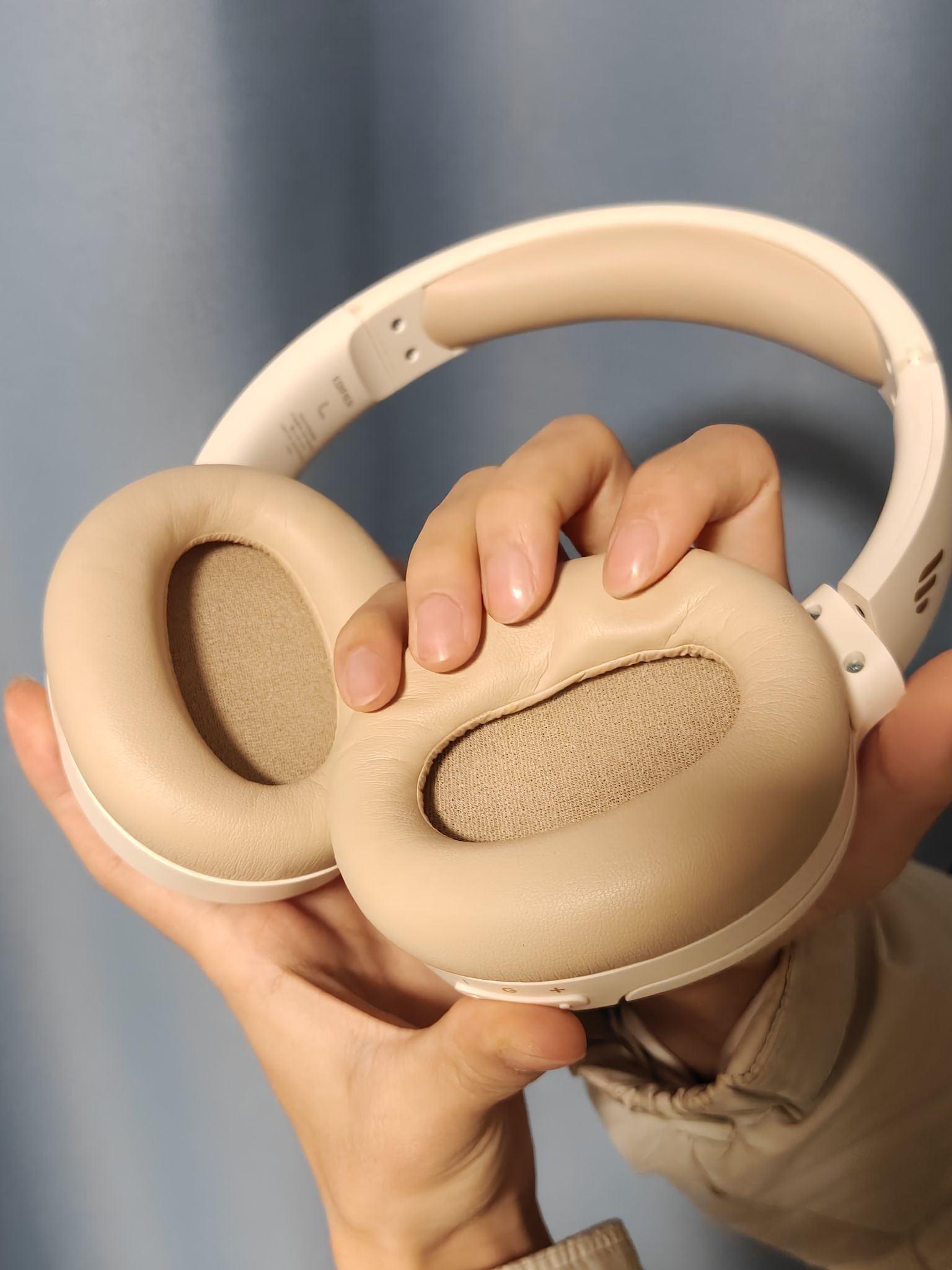 送礼物当然要送实用的呀，比如漫步者头戴耳机🎧