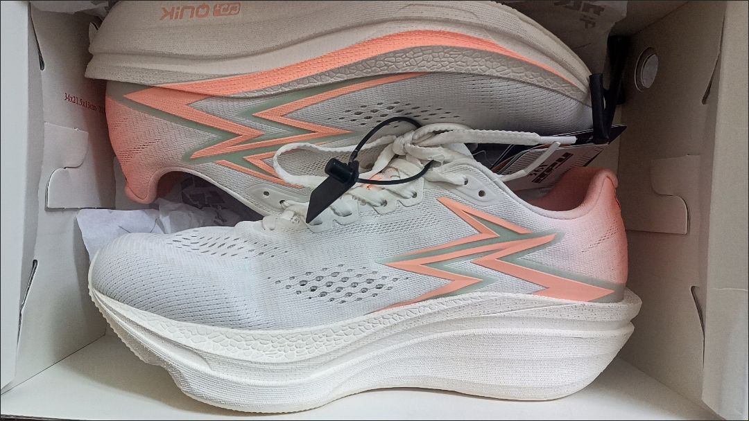 非常棒，跟描述的一样，穿上脚感很好，还会