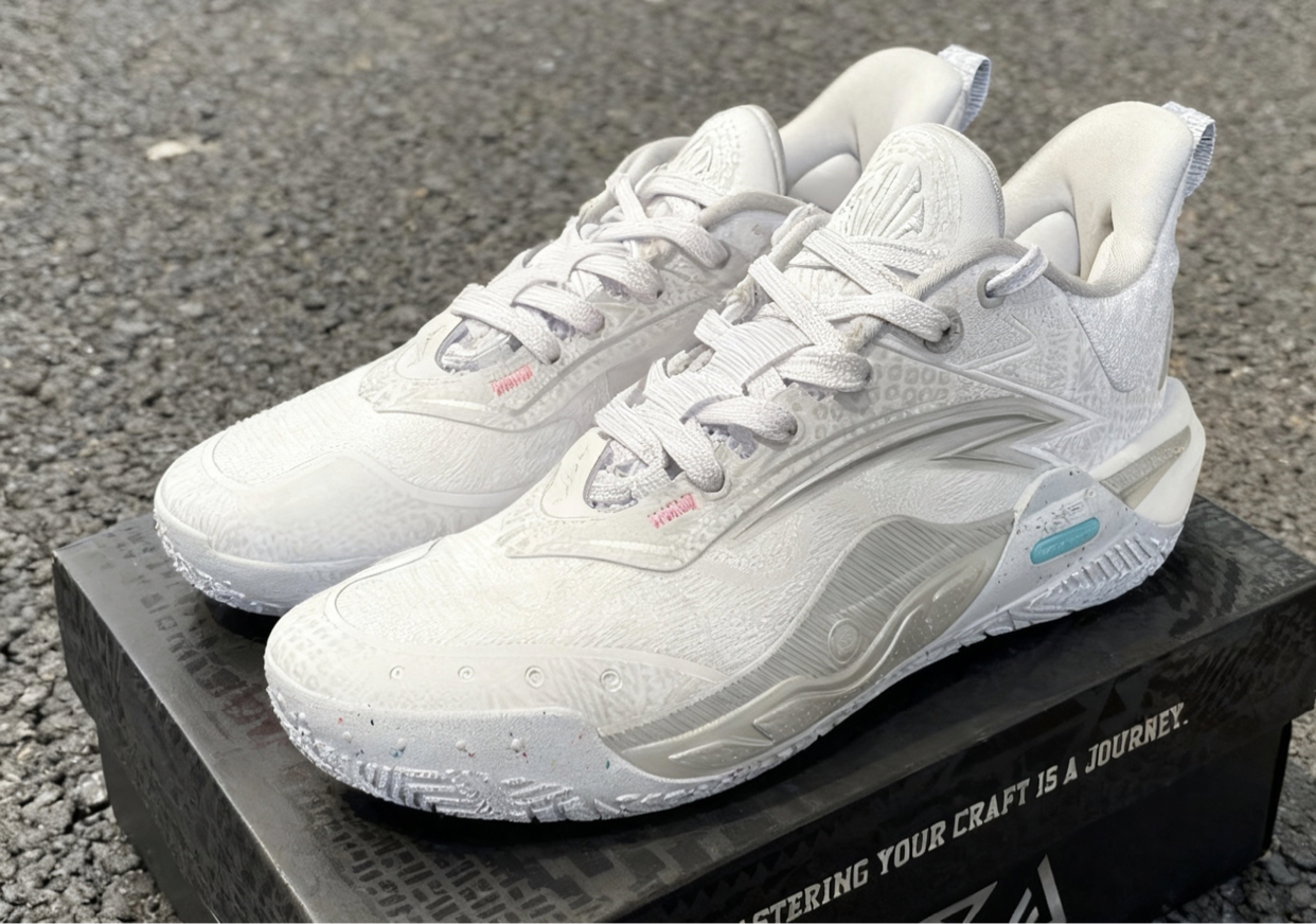 “安踏实拍测评|大学生的入秋必备之选🌟⚡”