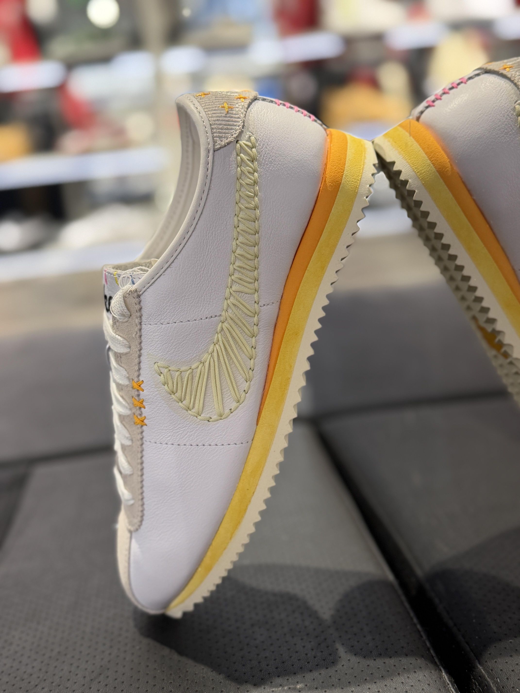 被这双Nike阿甘鞋美晕！！刺绣细节绝了
