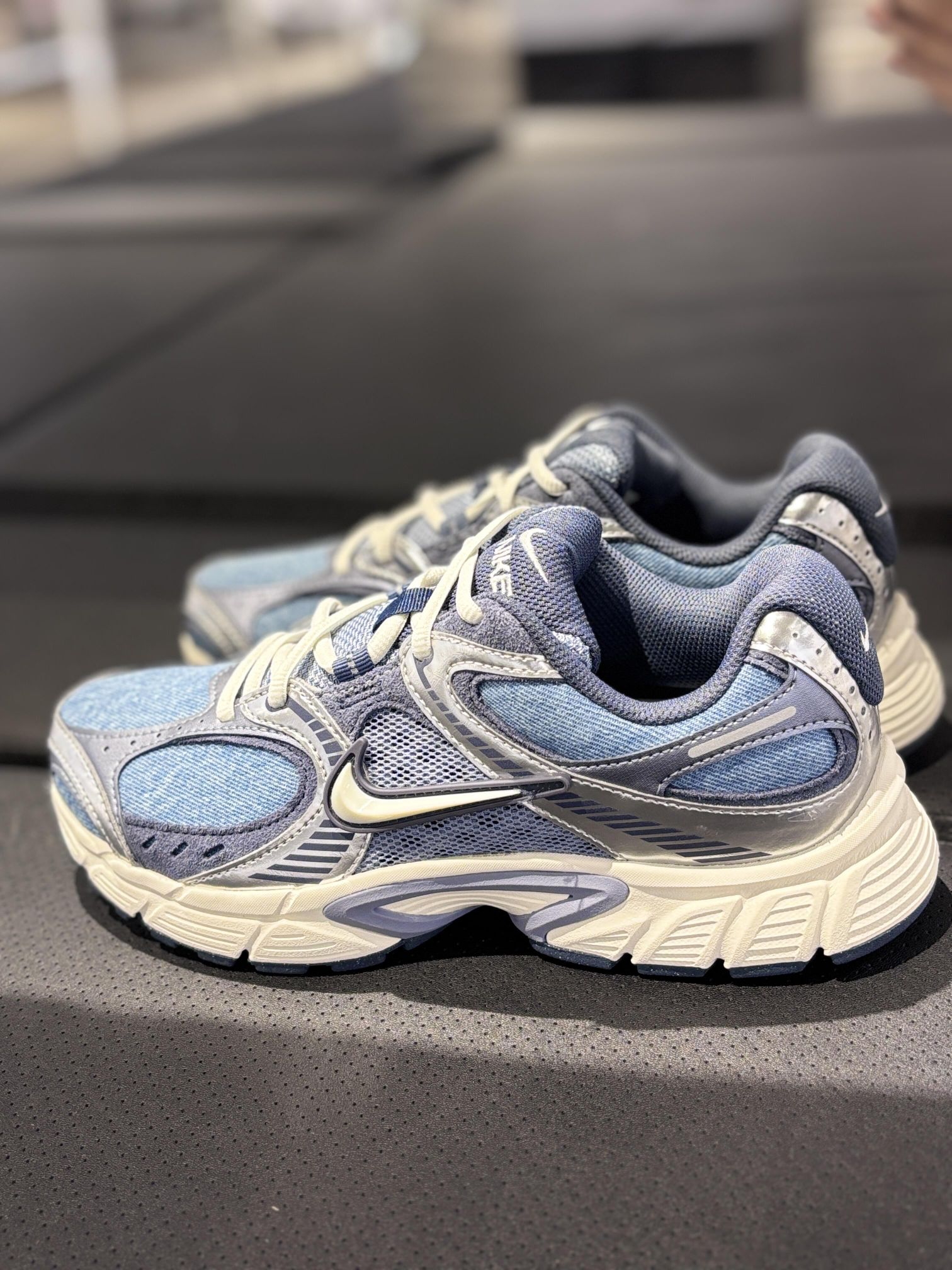 🔥NIKE V5 RNR拼接牛仔蓝！秒变街头潮人🎨