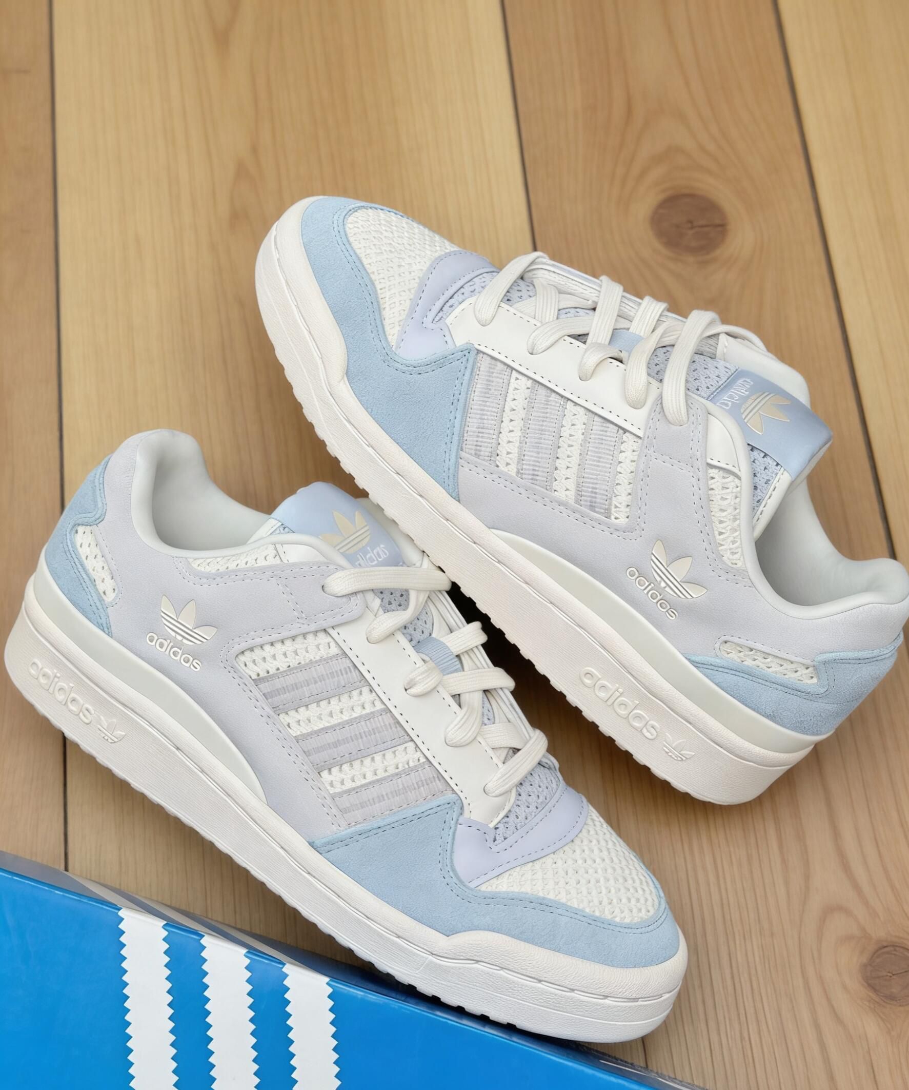 早春的心动,是这双阿迪给的。