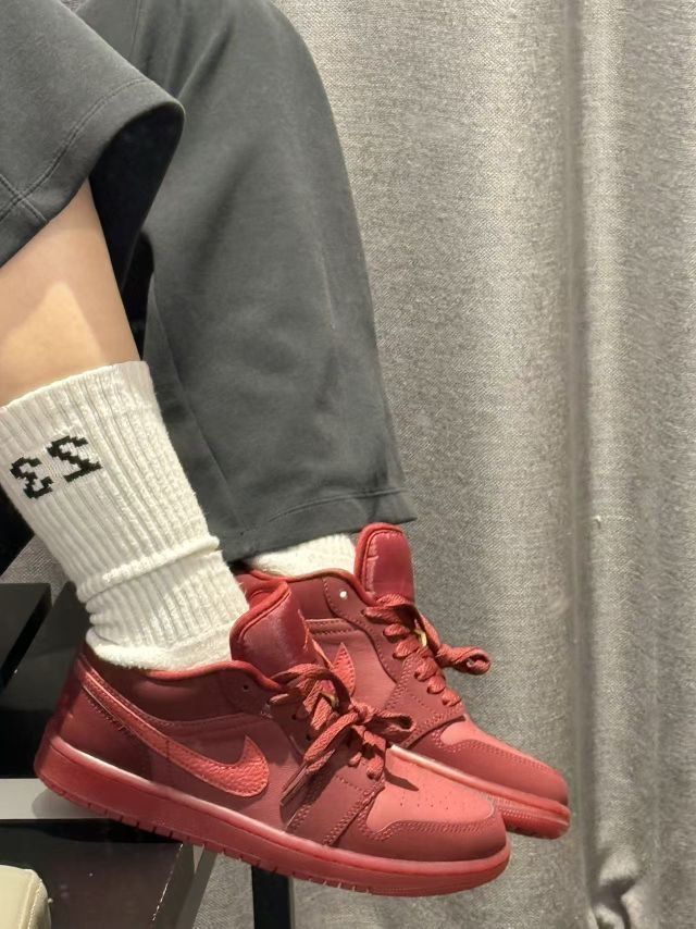 情人节限定红|AJ1这抹红,是心动的信号❤️