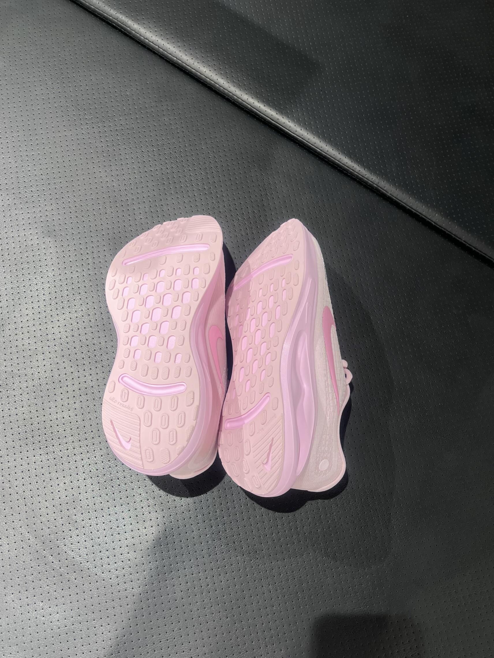 哇，这双Nike粉鞋也太春天了吧！🌸