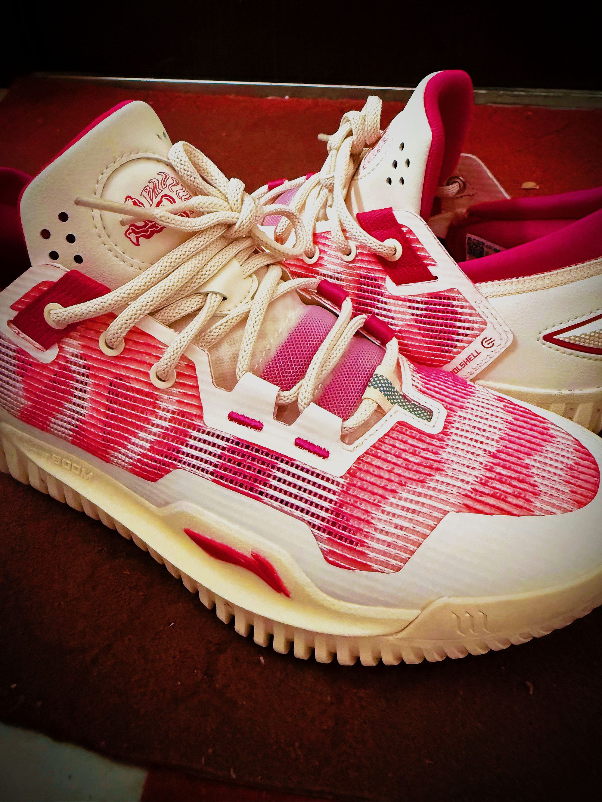 反伍3 Low粉白｜野球场颜值实战双在线